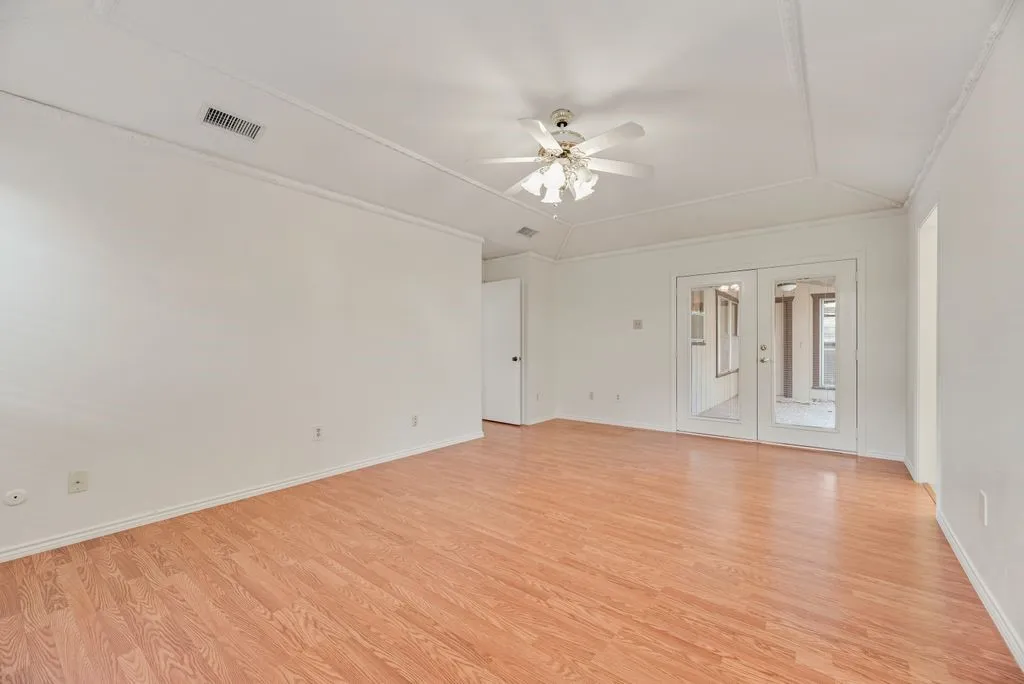 Single Family Residence For Rent in Dallas County , 6943 Mill Falls Drive, Dallas, Texas 75248, 3 Bedroom, 3 Bathroom, 2 Garage spaces, 1,951 Sqft, built in 1975, mls#21210870, Real Estate Agent in Dallas, Homes For Rent in Dallas county, Homes For Rent in Dallas, Realtor in Dallas Texas, Real Estate Brokerage Independent Realty Texas, Luminita Cordes Realtor