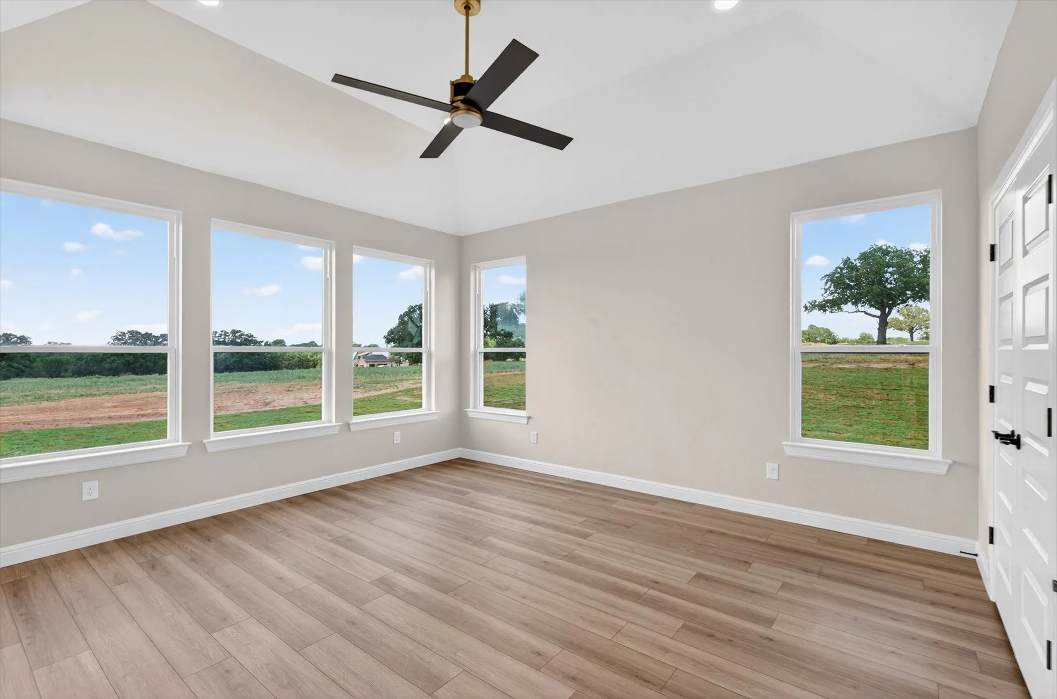 Single Family Residence For Sale in Wise County , 118 Guynell Ridge, Decatur, Texas 76234, 3 Bedroom, 3 Bathroom, 3 Garage spaces, 2,755 Sqft, built in 2026, New Construction - Incomplete, mls#21211035, Real Estate Agent in Decatur, Homes For Sale in Wise county, Homes For Sale in Decatur, Realtor in Decatur Texas, Real Estate Brokerage Independent Realty Texas, Luminita Cordes Realtor