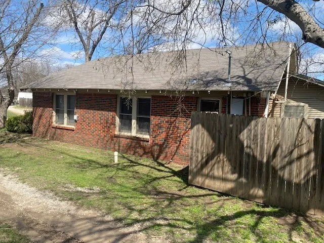 Single Family Residence For Sale in Brown County , 708 Prater Street, Brownwood, Texas 76801, 2 Bedroom, 1 Bathroom, Garage spaces, 1,195 Sqft, built in 0, mls#21211005, Real Estate Agent in Brownwood, Homes For Sale in Brown county, Homes For Sale in Brownwood, Realtor in Brownwood Texas, Real Estate Brokerage Independent Realty Texas, Luminita Cordes Realtor