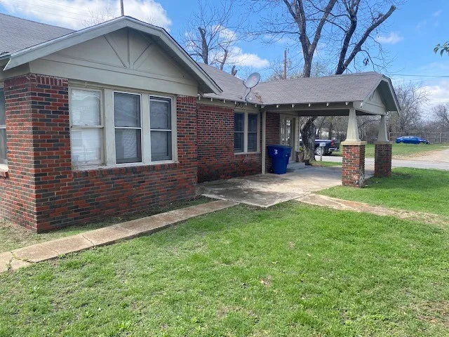 Single Family Residence For Sale in Brown County , 708 Prater Street, Brownwood, Texas 76801, 2 Bedroom, 1 Bathroom, Garage spaces, 1,195 Sqft, built in 0, mls#21211005, Real Estate Agent in Brownwood, Homes For Sale in Brown county, Homes For Sale in Brownwood, Realtor in Brownwood Texas, Real Estate Brokerage Independent Realty Texas, Luminita Cordes Realtor