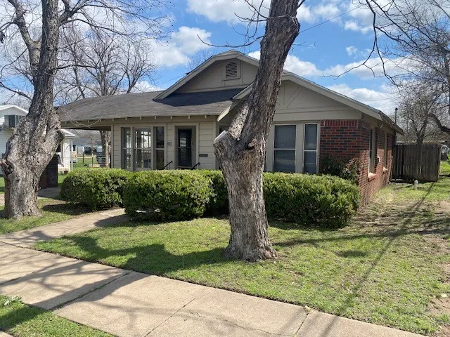 Single Family Residence For Sale in Brown County , 708 Prater Street, Brownwood, Texas 76801, 2 Bedroom, 1 Bathroom, Garage spaces, 1,195 Sqft, built in 0, mls#21211005, Real Estate Agent in Brownwood, Homes For Sale in Brown county, Homes For Sale in Brownwood, Realtor in Brownwood Texas, Real Estate Brokerage Independent Realty Texas, Luminita Cordes Realtor