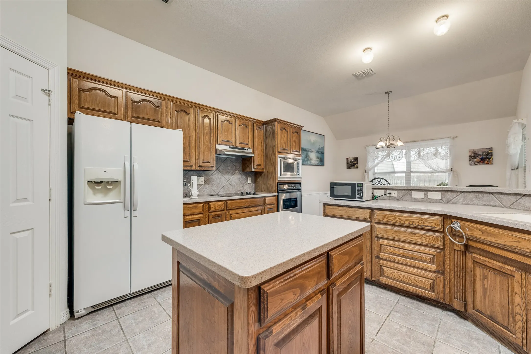 Single Family Residence For Sale in Tarrant County , 14001 Oak Bark Drive, Haslet, Texas 76052, 4 Bedrooms, 3 Bathrooms, 3 Garage spaces, 2,611 Sqft, built in 2004, Price $530,000, mls#21210995, Real Estate Agent in Haslet, Homes For Sale in Tarrant county, Homes For Sale in Haslet, Realtor in Haslet Texas, Real Estate Brokerage Independent Realty Texas, Luminita Cordes Realtor