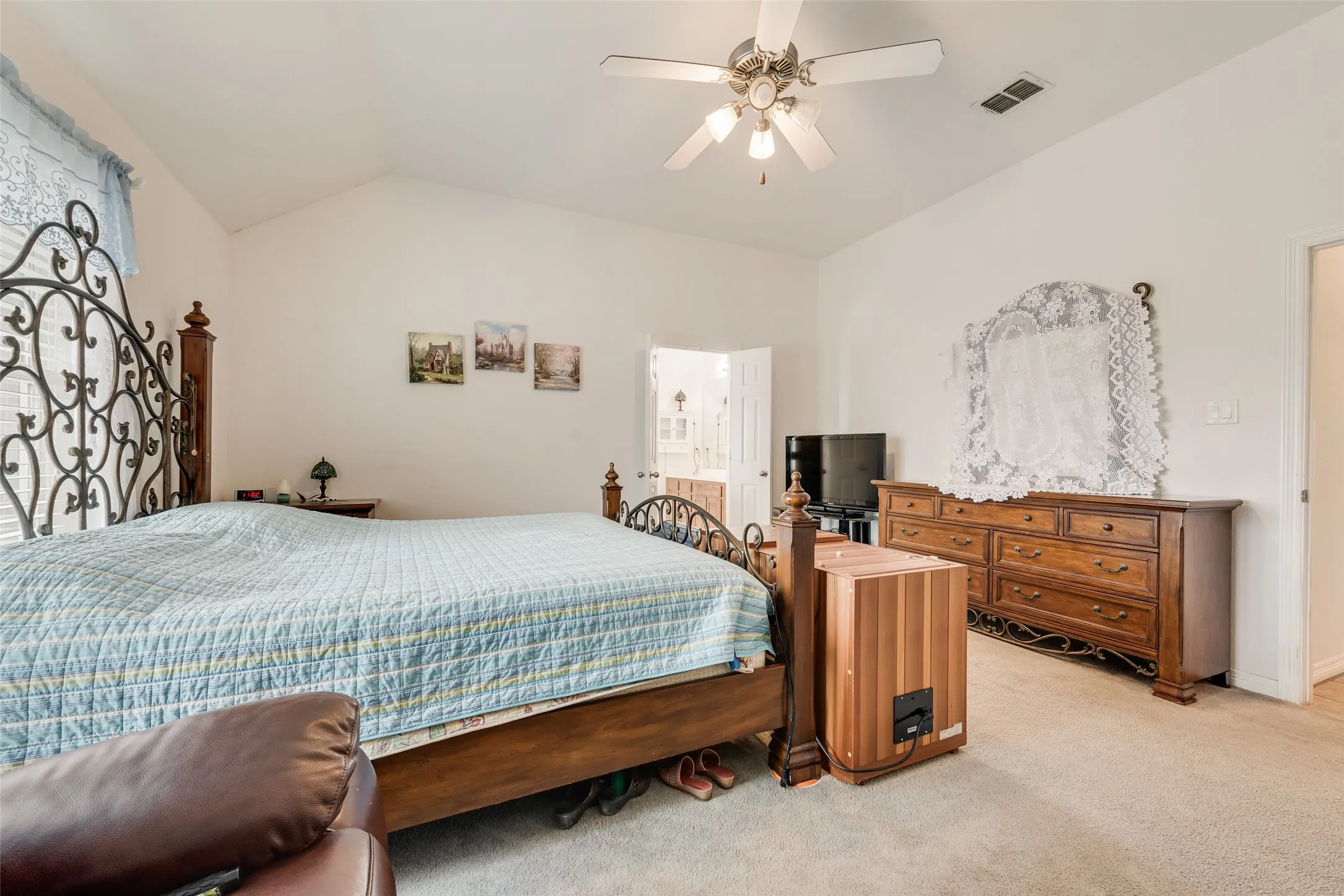 Single Family Residence For Sale in Tarrant County , 14001 Oak Bark Drive, Haslet, Texas 76052, 4 Bedrooms, 3 Bathrooms, 3 Garage spaces, 2,611 Sqft, built in 2004, Price $530,000, mls#21210995, Real Estate Agent in Haslet, Homes For Sale in Tarrant county, Homes For Sale in Haslet, Realtor in Haslet Texas, Real Estate Brokerage Independent Realty Texas, Luminita Cordes Realtor
