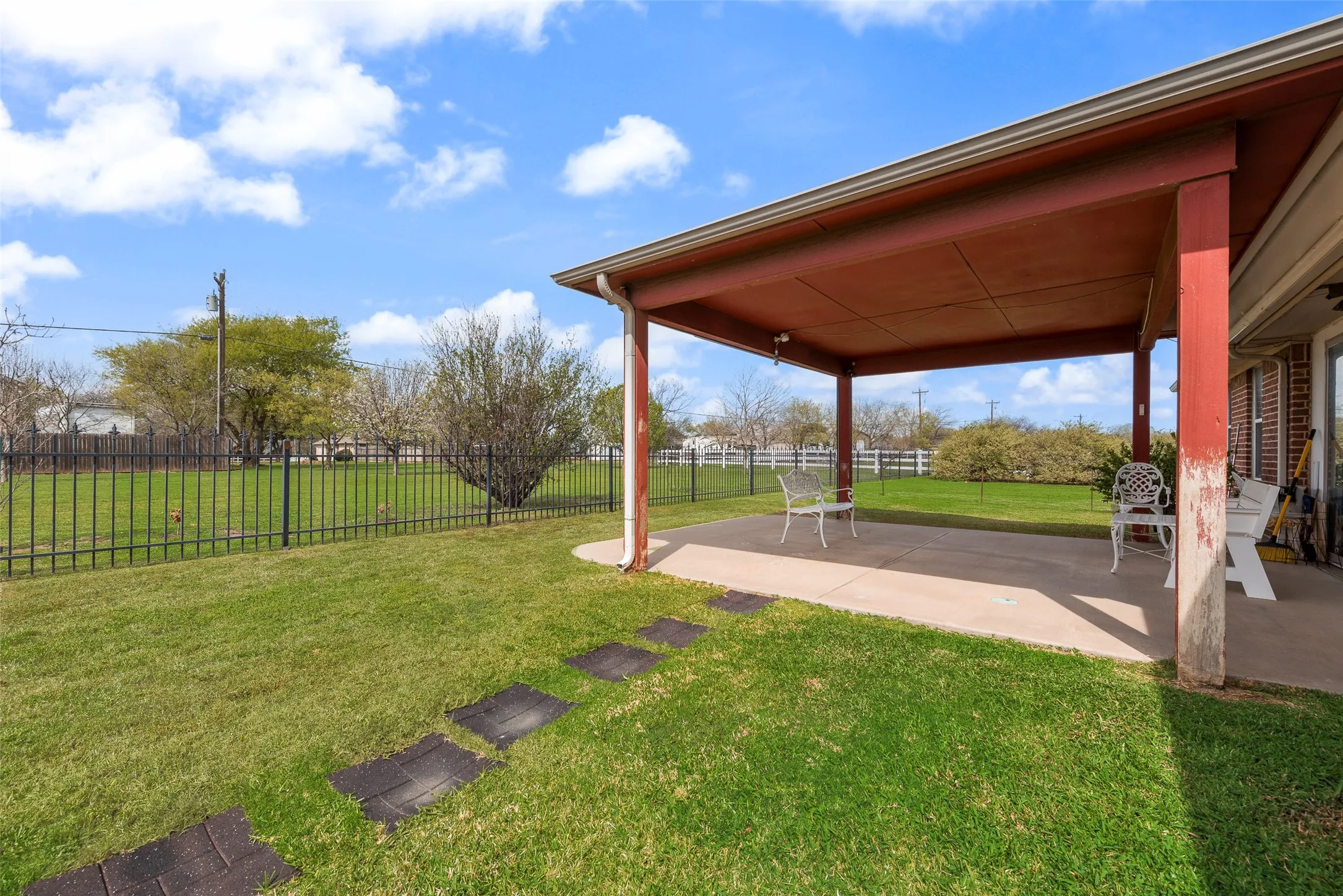 Single Family Residence For Sale in Tarrant County , 14001 Oak Bark Drive, Haslet, Texas 76052, 4 Bedrooms, 3 Bathrooms, 3 Garage spaces, 2,611 Sqft, built in 2004, Price $530,000, mls#21210995, Real Estate Agent in Haslet, Homes For Sale in Tarrant county, Homes For Sale in Haslet, Realtor in Haslet Texas, Real Estate Brokerage Independent Realty Texas, Luminita Cordes Realtor