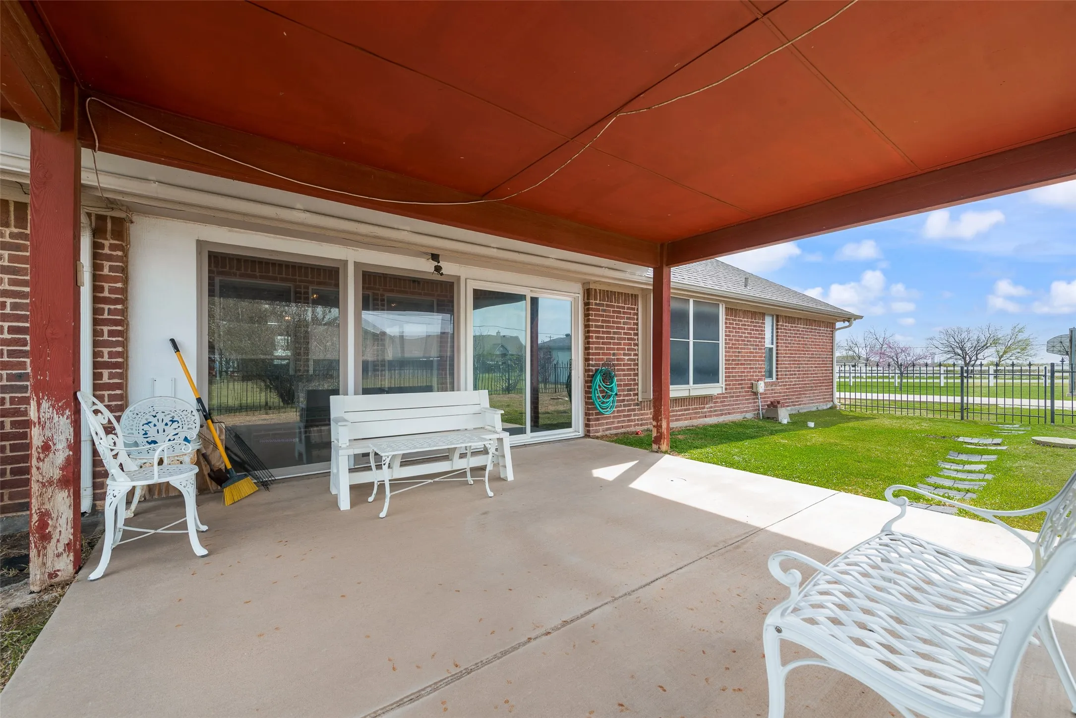 Single Family Residence For Sale in Tarrant County , 14001 Oak Bark Drive, Haslet, Texas 76052, 4 Bedrooms, 3 Bathrooms, 3 Garage spaces, 2,611 Sqft, built in 2004, Price $530,000, mls#21210995, Real Estate Agent in Haslet, Homes For Sale in Tarrant county, Homes For Sale in Haslet, Realtor in Haslet Texas, Real Estate Brokerage Independent Realty Texas, Luminita Cordes Realtor