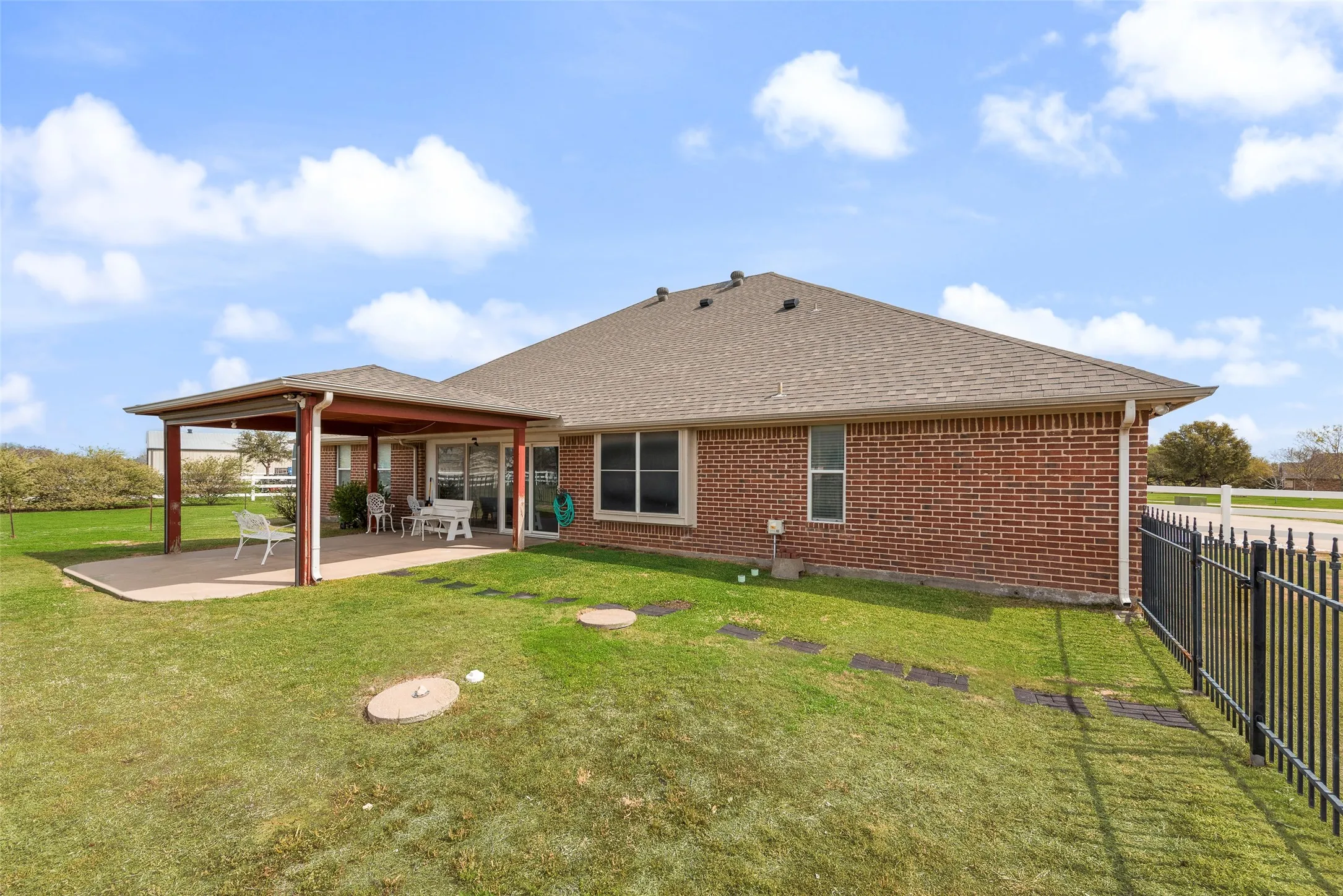 Single Family Residence For Sale in Tarrant County , 14001 Oak Bark Drive, Haslet, Texas 76052, 4 Bedrooms, 3 Bathrooms, 3 Garage spaces, 2,611 Sqft, built in 2004, Price $530,000, mls#21210995, Real Estate Agent in Haslet, Homes For Sale in Tarrant county, Homes For Sale in Haslet, Realtor in Haslet Texas, Real Estate Brokerage Independent Realty Texas, Luminita Cordes Realtor