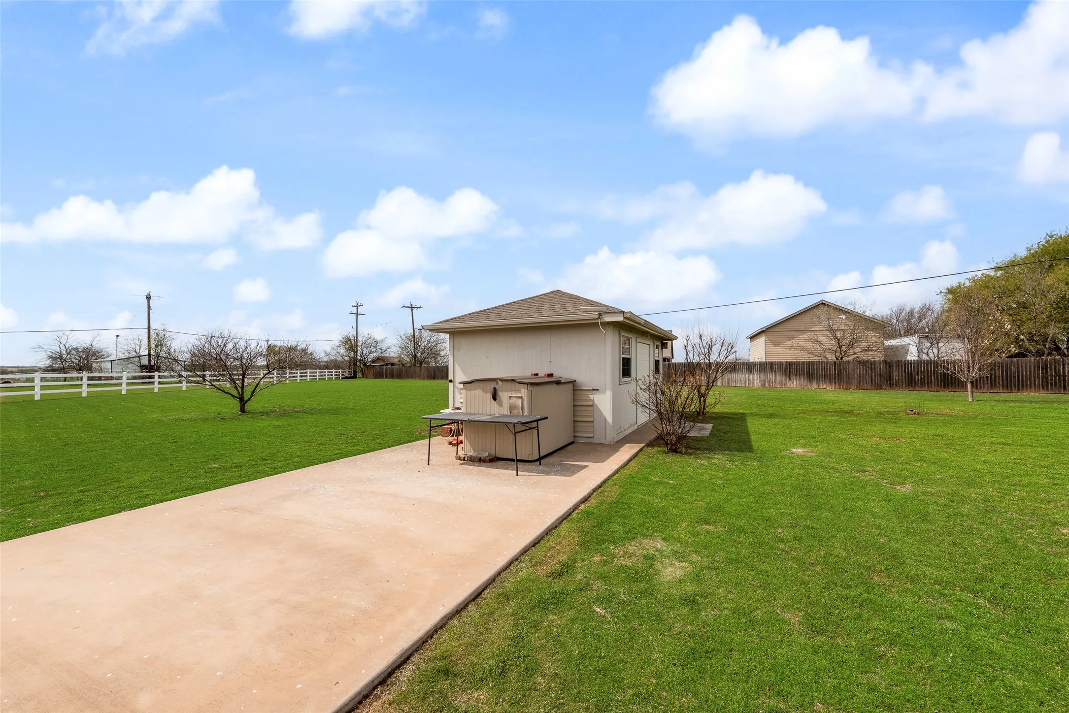Single Family Residence For Sale in Tarrant County , 14001 Oak Bark Drive, Haslet, Texas 76052, 4 Bedrooms, 3 Bathrooms, 3 Garage spaces, 2,611 Sqft, built in 2004, Price $530,000, mls#21210995, Real Estate Agent in Haslet, Homes For Sale in Tarrant county, Homes For Sale in Haslet, Realtor in Haslet Texas, Real Estate Brokerage Independent Realty Texas, Luminita Cordes Realtor