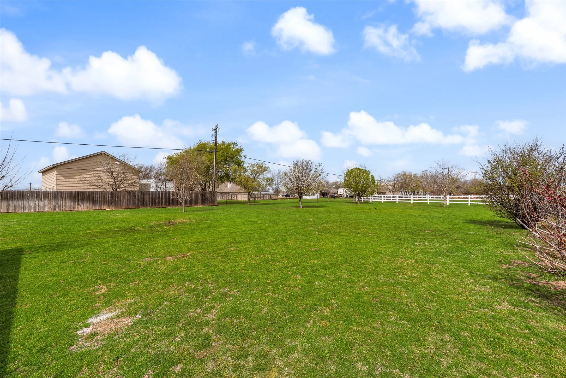 Single Family Residence For Sale in Tarrant County , 14001 Oak Bark Drive, Haslet, Texas 76052, 4 Bedrooms, 3 Bathrooms, 3 Garage spaces, 2,611 Sqft, built in 2004, Price $530,000, mls#21210995, Real Estate Agent in Haslet, Homes For Sale in Tarrant county, Homes For Sale in Haslet, Realtor in Haslet Texas, Real Estate Brokerage Independent Realty Texas, Luminita Cordes Realtor