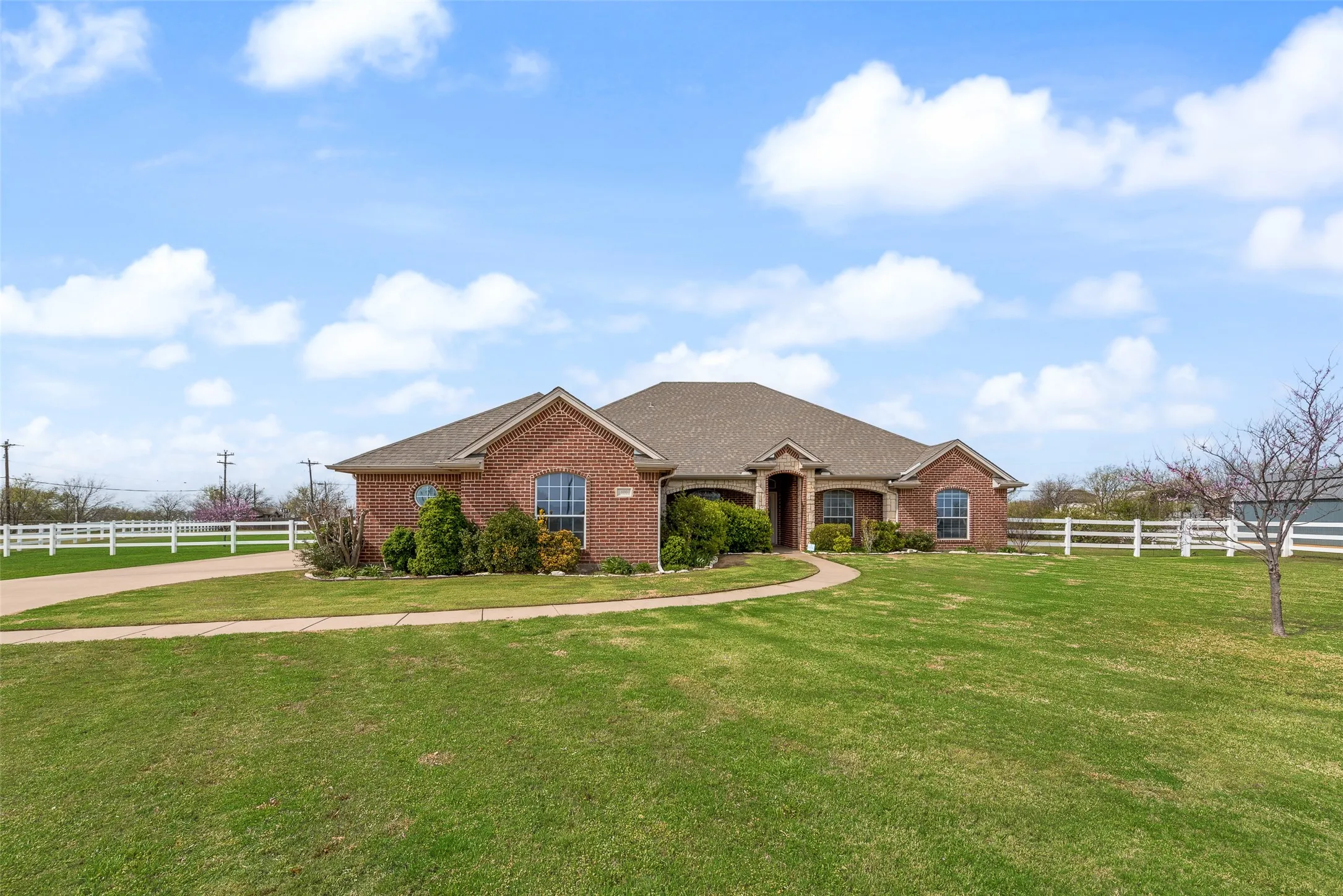 Single Family Residence For Sale in Tarrant County , 14001 Oak Bark Drive, Haslet, Texas 76052, 4 Bedrooms, 3 Bathrooms, 3 Garage spaces, 2,611 Sqft, built in 2004, Price $530,000, mls#21210995, Real Estate Agent in Haslet, Homes For Sale in Tarrant county, Homes For Sale in Haslet, Realtor in Haslet Texas, Real Estate Brokerage Independent Realty Texas, Luminita Cordes Realtor