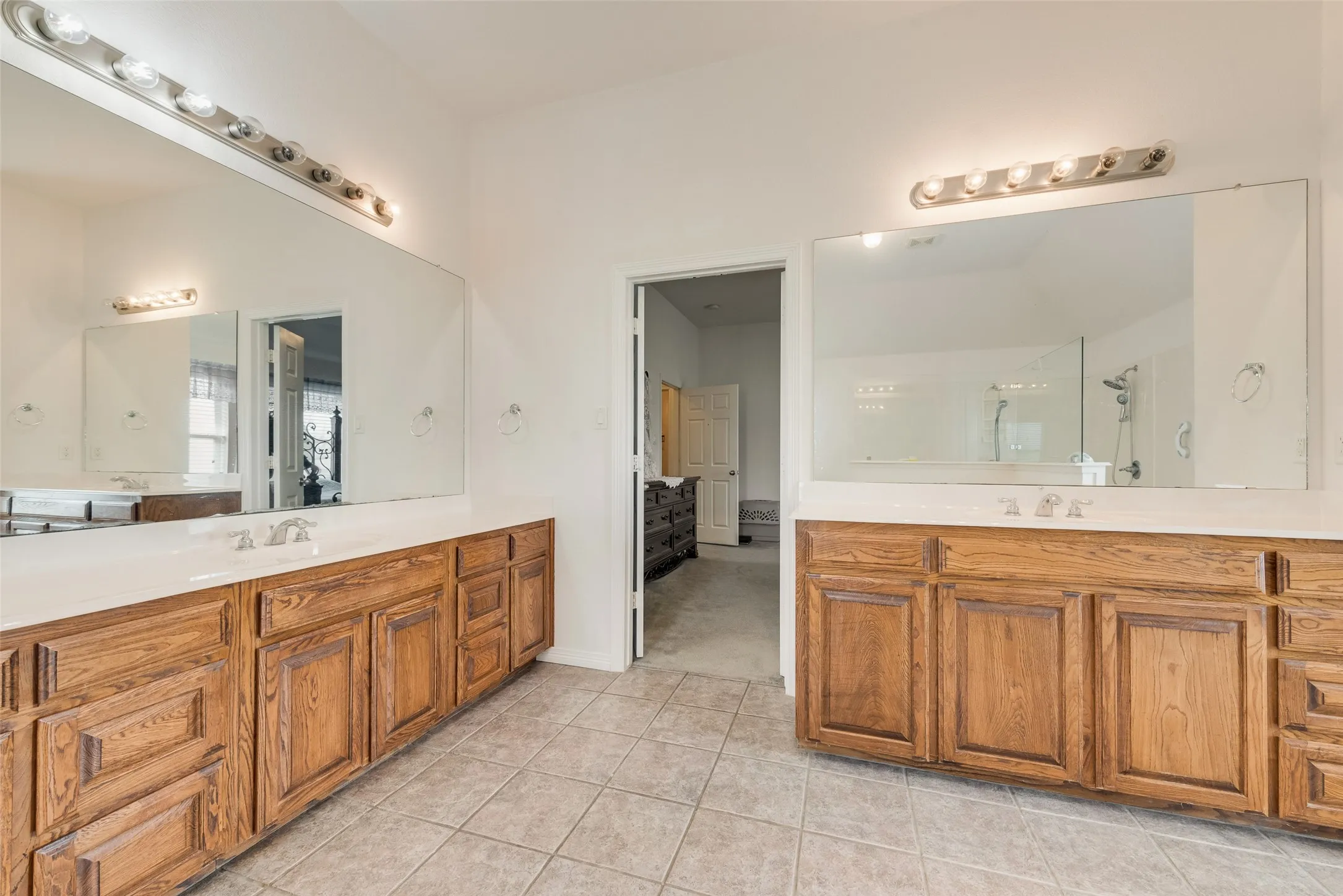 Single Family Residence For Sale in Tarrant County , 14001 Oak Bark Drive, Haslet, Texas 76052, 4 Bedrooms, 3 Bathrooms, 3 Garage spaces, 2,611 Sqft, built in 2004, Price $530,000, mls#21210995, Real Estate Agent in Haslet, Homes For Sale in Tarrant county, Homes For Sale in Haslet, Realtor in Haslet Texas, Real Estate Brokerage Independent Realty Texas, Luminita Cordes Realtor