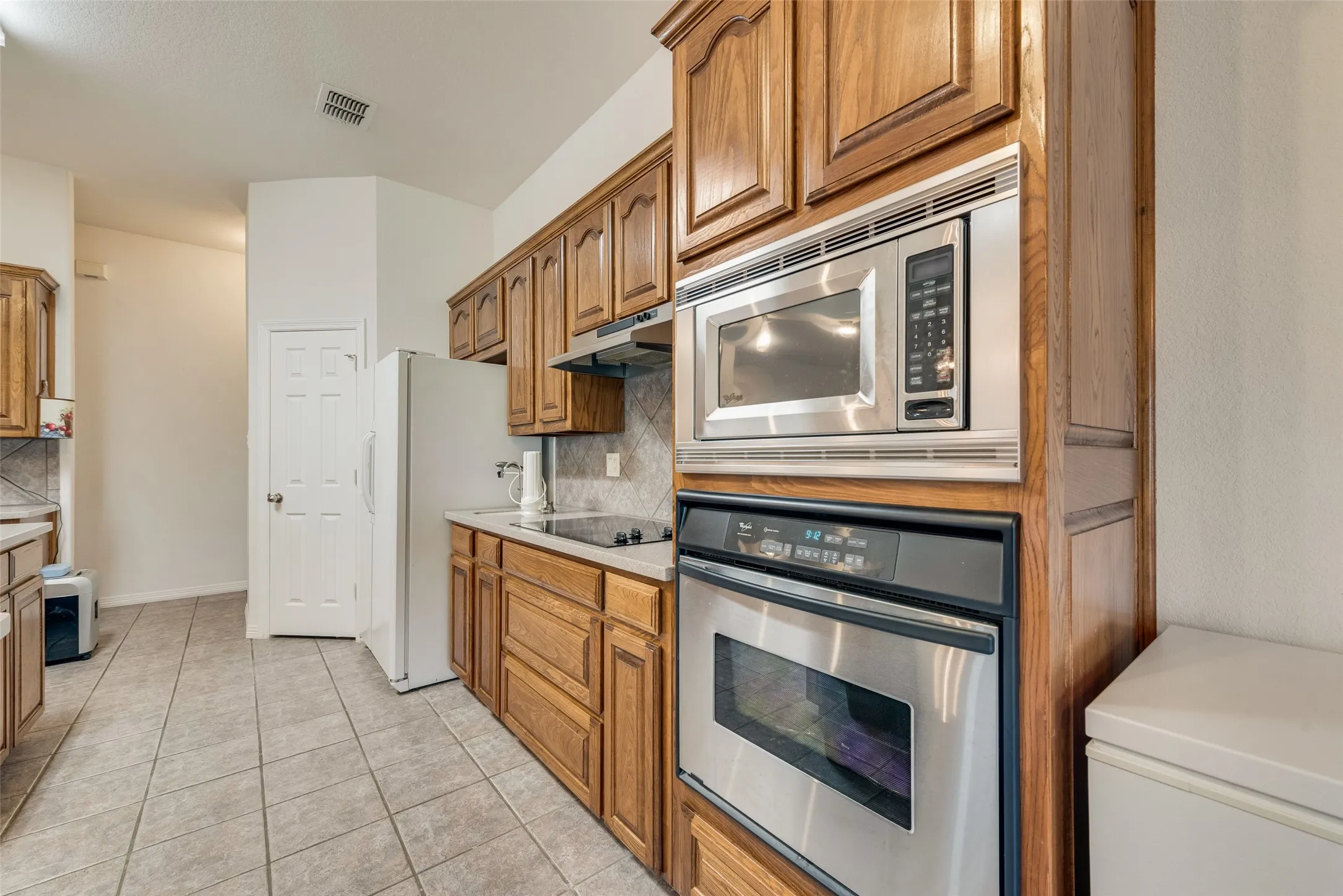 Single Family Residence For Sale in Tarrant County , 14001 Oak Bark Drive, Haslet, Texas 76052, 4 Bedrooms, 3 Bathrooms, 3 Garage spaces, 2,611 Sqft, built in 2004, Price $530,000, mls#21210995, Real Estate Agent in Haslet, Homes For Sale in Tarrant county, Homes For Sale in Haslet, Realtor in Haslet Texas, Real Estate Brokerage Independent Realty Texas, Luminita Cordes Realtor