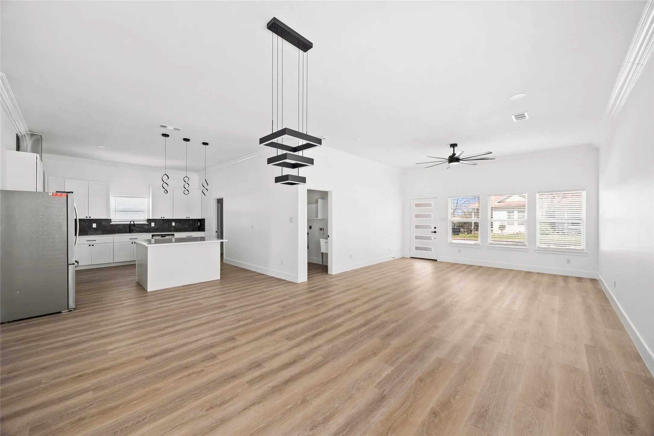 Single Family Residence For Sale in Kaufman County , 302 E Glenwood, Mabank, Texas 75147, 3 Bedroom, 2 Bathroom, 2 Garage spaces, 1,810 Sqft, built in 2025, New Construction - Complete, Price $329,000, mls#21202317, Real Estate Agent in Mabank, Homes For Sale in Kaufman county, Homes For Sale in Mabank, Realtor in Mabank Texas, Real Estate Brokerage Independent Realty Texas, Luminita Cordes Realtor