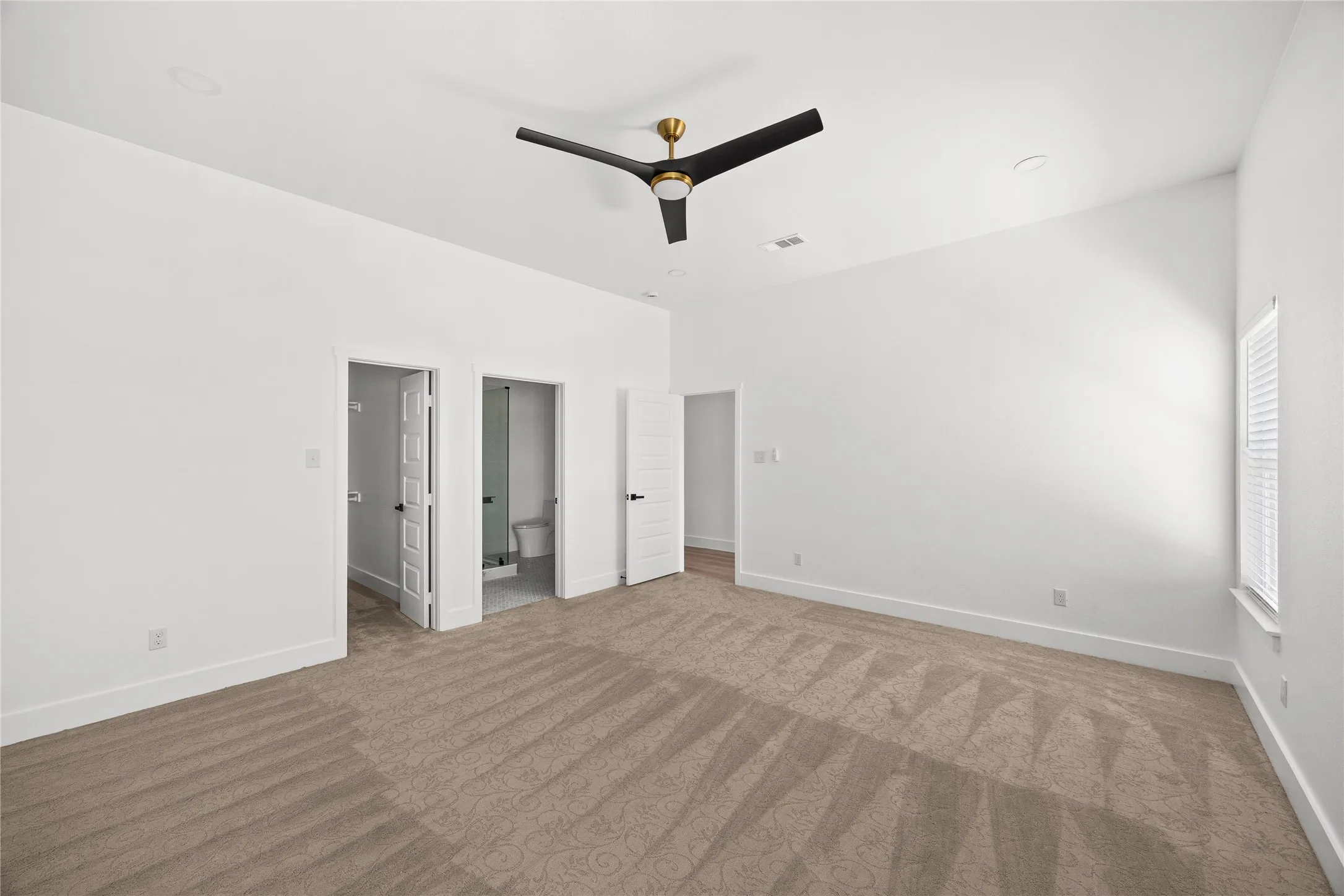 Single Family Residence For Sale in Kaufman County , 302 E Glenwood, Mabank, Texas 75147, 3 Bedroom, 2 Bathroom, 2 Garage spaces, 1,810 Sqft, built in 2025, New Construction - Complete, Price $329,000, mls#21202317, Real Estate Agent in Mabank, Homes For Sale in Kaufman county, Homes For Sale in Mabank, Realtor in Mabank Texas, Real Estate Brokerage Independent Realty Texas, Luminita Cordes Realtor