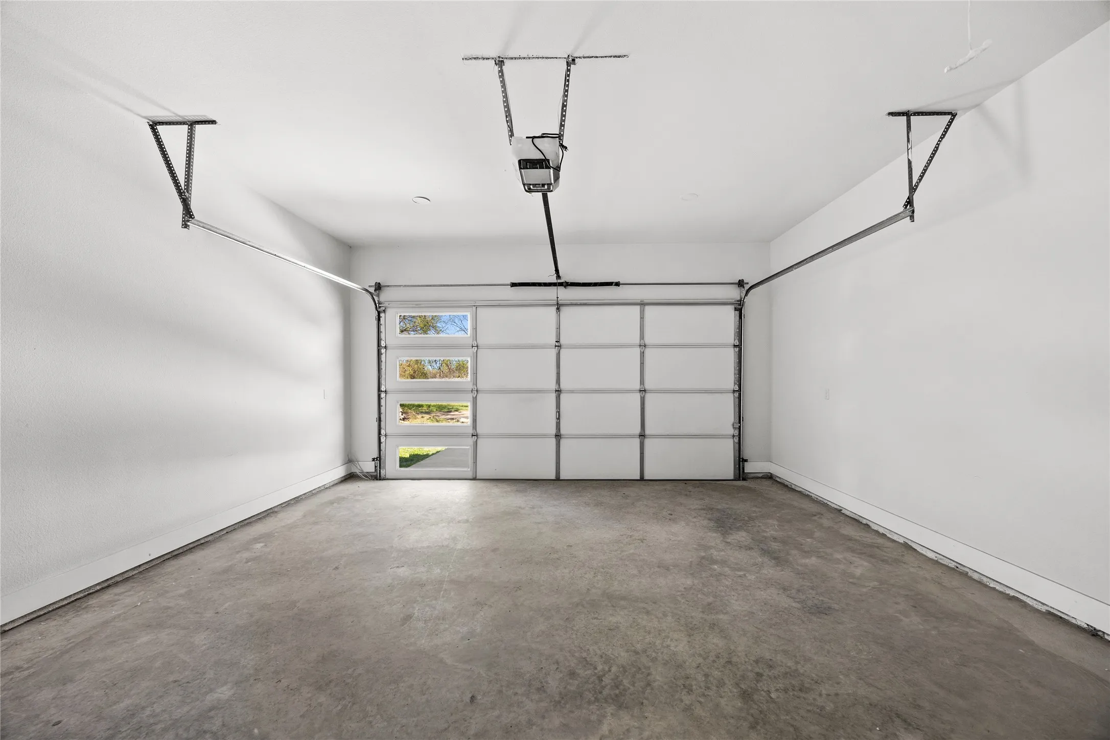Single Family Residence For Sale in Kaufman County , 302 E Glenwood, Mabank, Texas 75147, 3 Bedroom, 2 Bathroom, 2 Garage spaces, 1,810 Sqft, built in 2025, New Construction - Complete, Price $329,000, mls#21202317, Real Estate Agent in Mabank, Homes For Sale in Kaufman county, Homes For Sale in Mabank, Realtor in Mabank Texas, Real Estate Brokerage Independent Realty Texas, Luminita Cordes Realtor