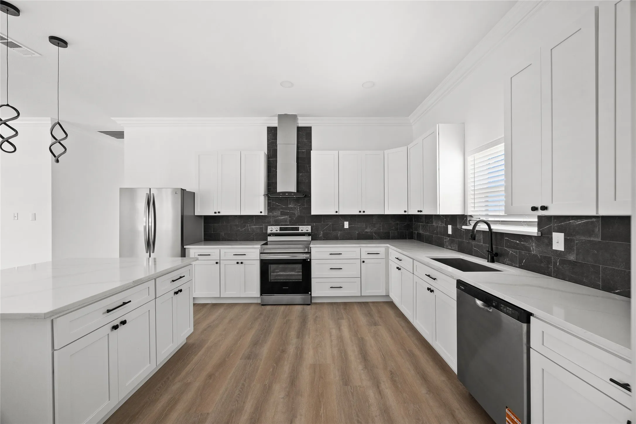 Single Family Residence For Sale in Kaufman County , 302 E Glenwood, Mabank, Texas 75147, 3 Bedroom, 2 Bathroom, 2 Garage spaces, 1,810 Sqft, built in 2025, New Construction - Complete, Price $329,000, mls#21202317, Real Estate Agent in Mabank, Homes For Sale in Kaufman county, Homes For Sale in Mabank, Realtor in Mabank Texas, Real Estate Brokerage Independent Realty Texas, Luminita Cordes Realtor