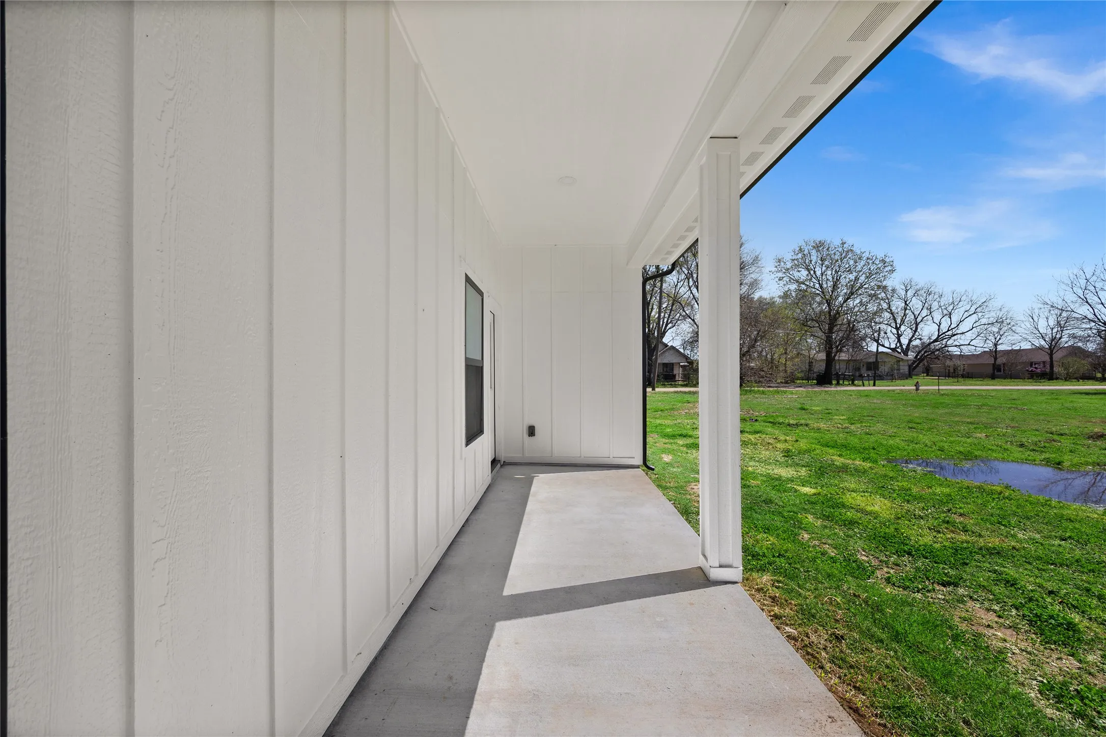 Single Family Residence For Sale in Kaufman County , 302 E Glenwood, Mabank, Texas 75147, 3 Bedroom, 2 Bathroom, 2 Garage spaces, 1,810 Sqft, built in 2025, New Construction - Complete, Price $329,000, mls#21202317, Real Estate Agent in Mabank, Homes For Sale in Kaufman county, Homes For Sale in Mabank, Realtor in Mabank Texas, Real Estate Brokerage Independent Realty Texas, Luminita Cordes Realtor