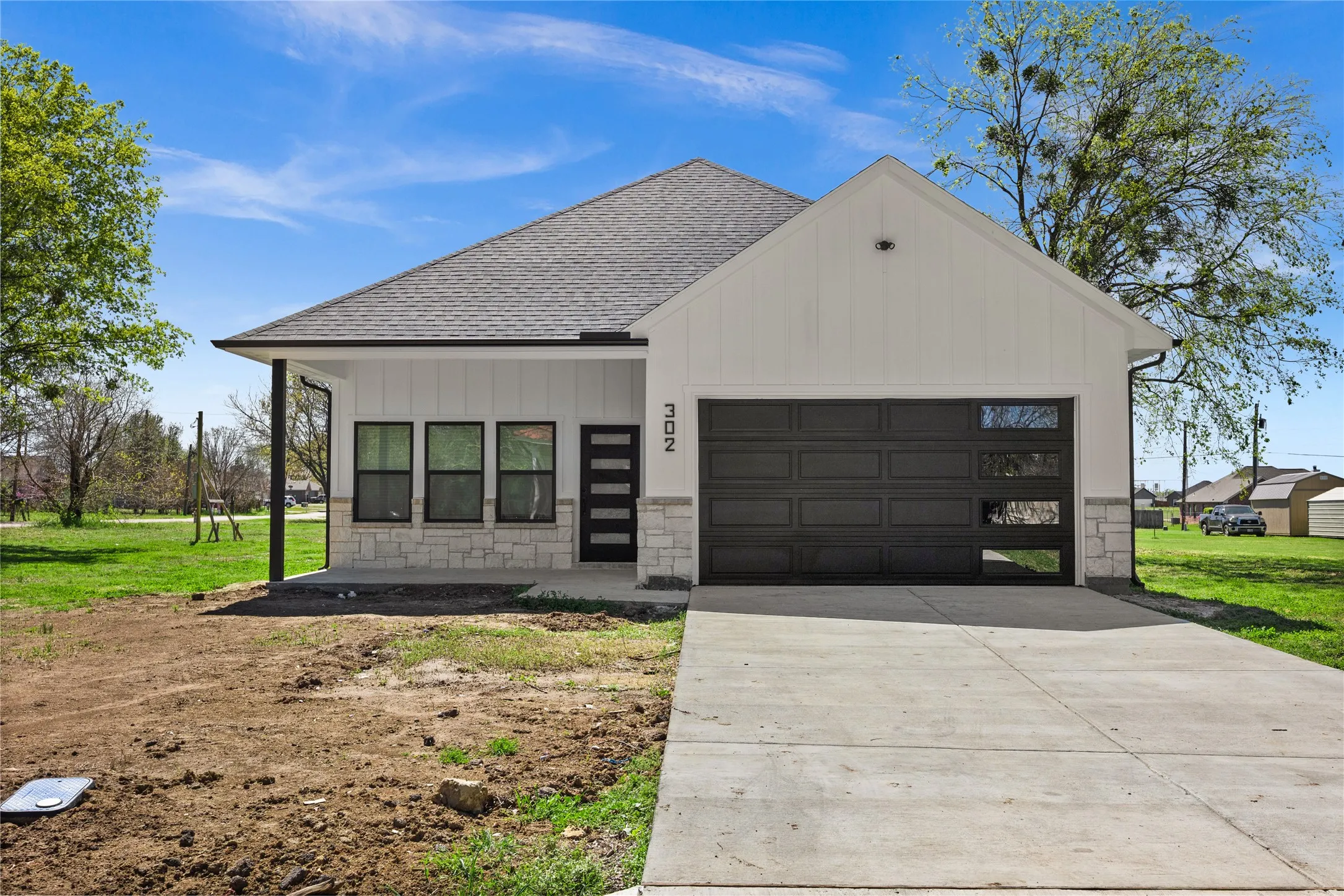 Single Family Residence For Sale in Kaufman County , 302 E Glenwood, Mabank, Texas 75147, 3 Bedroom, 2 Bathroom, 2 Garage spaces, 1,810 Sqft, built in 2025, New Construction - Complete, Price $329,000, mls#21202317, Real Estate Agent in Mabank, Homes For Sale in Kaufman county, Homes For Sale in Mabank, Realtor in Mabank Texas, Real Estate Brokerage Independent Realty Texas, Luminita Cordes Realtor