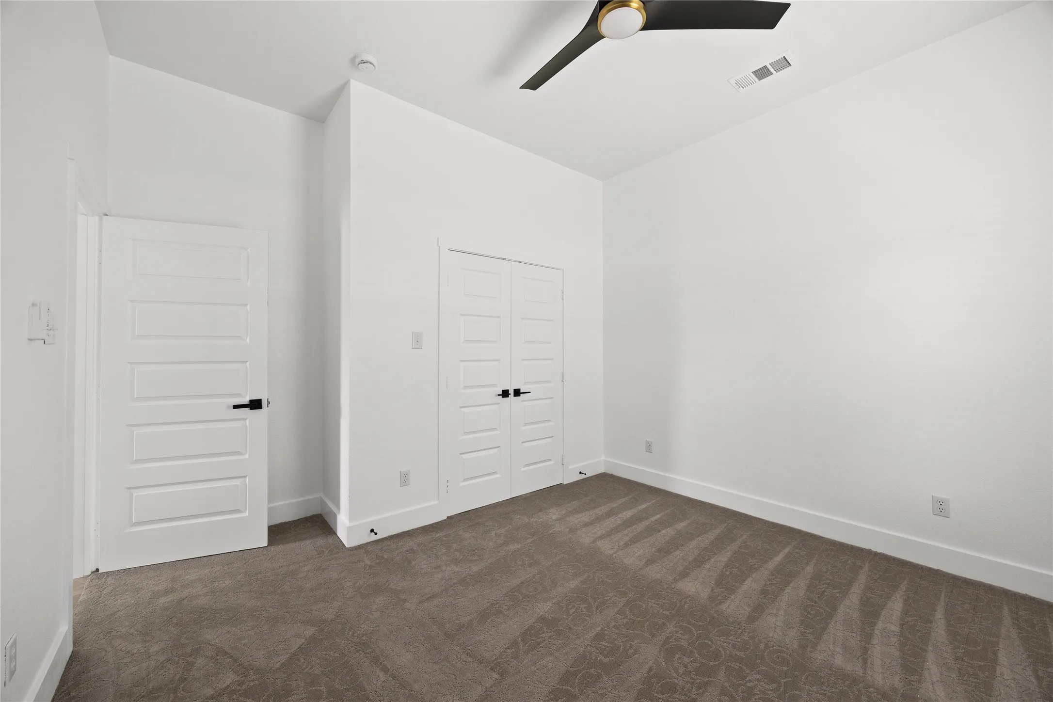 Single Family Residence For Sale in Kaufman County , 302 E Glenwood, Mabank, Texas 75147, 3 Bedroom, 2 Bathroom, 2 Garage spaces, 1,810 Sqft, built in 2025, New Construction - Complete, Price $329,000, mls#21202317, Real Estate Agent in Mabank, Homes For Sale in Kaufman county, Homes For Sale in Mabank, Realtor in Mabank Texas, Real Estate Brokerage Independent Realty Texas, Luminita Cordes Realtor