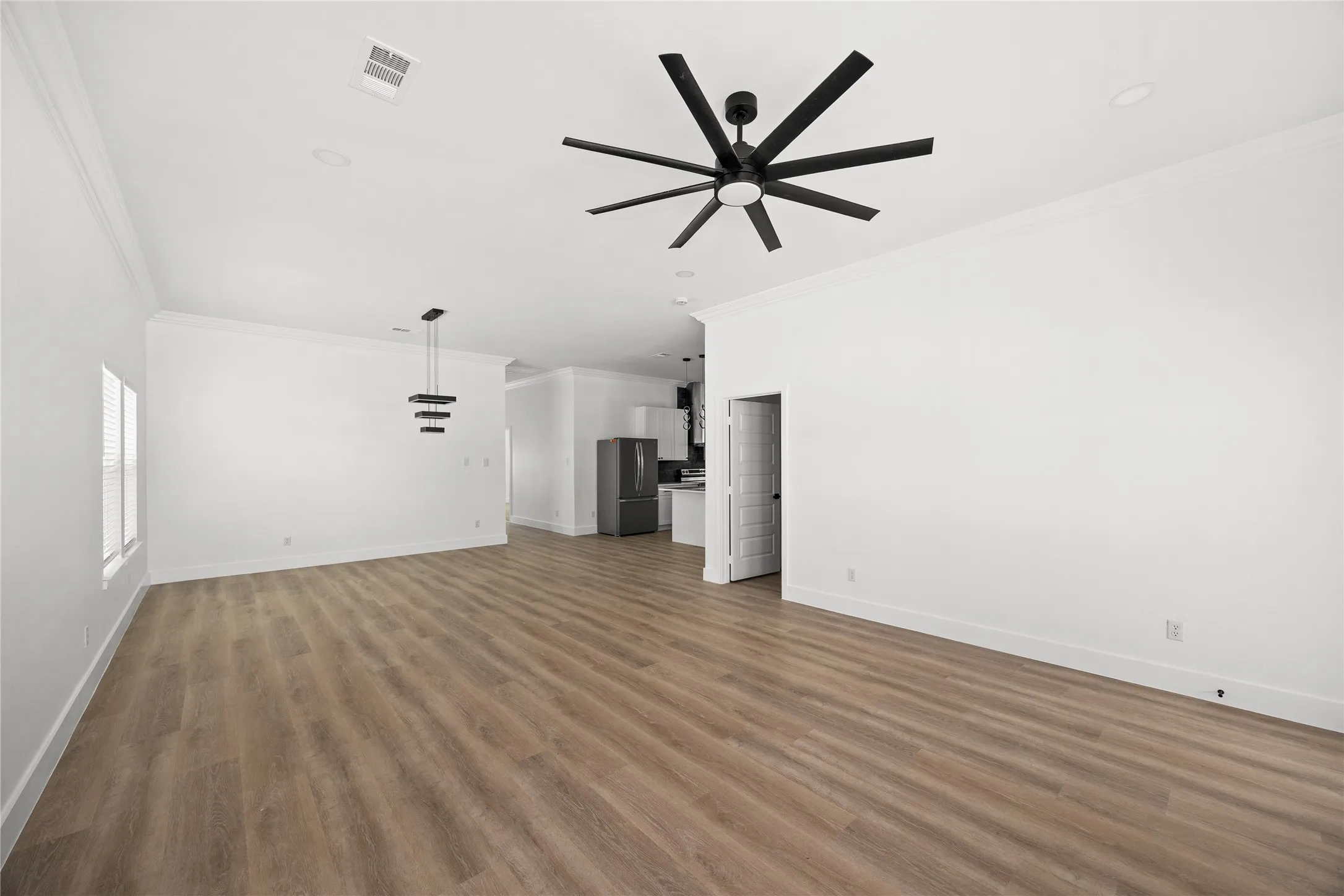 Single Family Residence For Sale in Kaufman County , 302 E Glenwood, Mabank, Texas 75147, 3 Bedroom, 2 Bathroom, 2 Garage spaces, 1,810 Sqft, built in 2025, New Construction - Complete, Price $329,000, mls#21202317, Real Estate Agent in Mabank, Homes For Sale in Kaufman county, Homes For Sale in Mabank, Realtor in Mabank Texas, Real Estate Brokerage Independent Realty Texas, Luminita Cordes Realtor