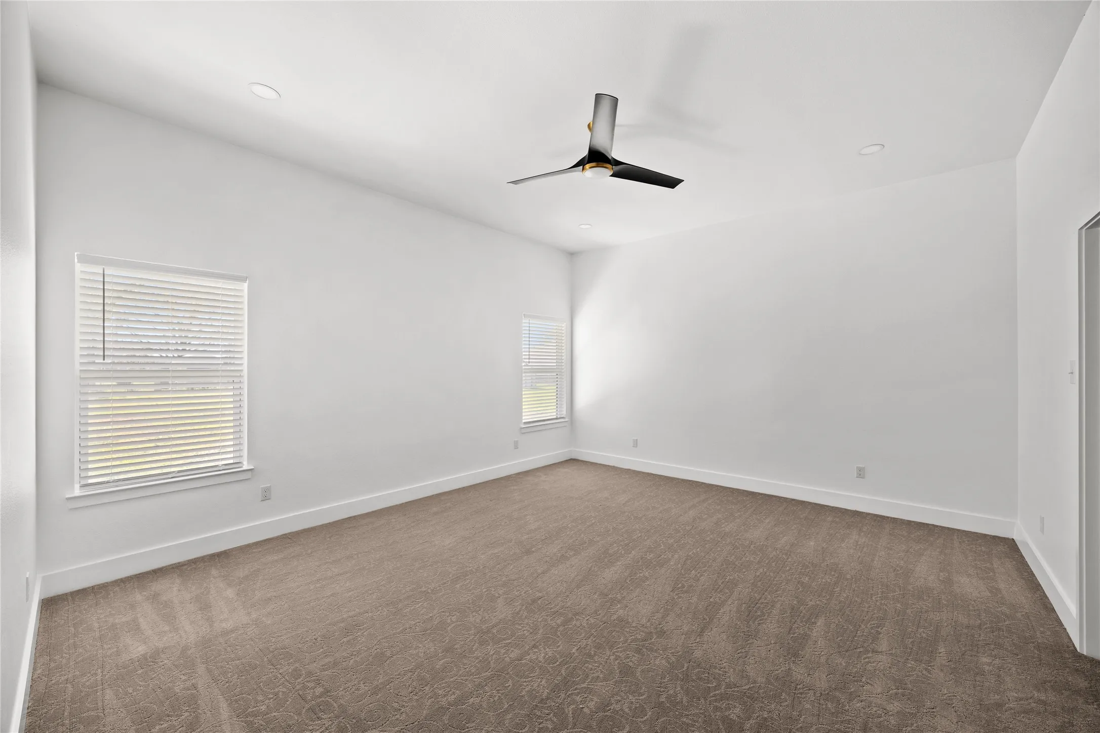 Single Family Residence For Sale in Kaufman County , 302 E Glenwood, Mabank, Texas 75147, 3 Bedroom, 2 Bathroom, 2 Garage spaces, 1,810 Sqft, built in 2025, New Construction - Complete, Price $329,000, mls#21202317, Real Estate Agent in Mabank, Homes For Sale in Kaufman county, Homes For Sale in Mabank, Realtor in Mabank Texas, Real Estate Brokerage Independent Realty Texas, Luminita Cordes Realtor