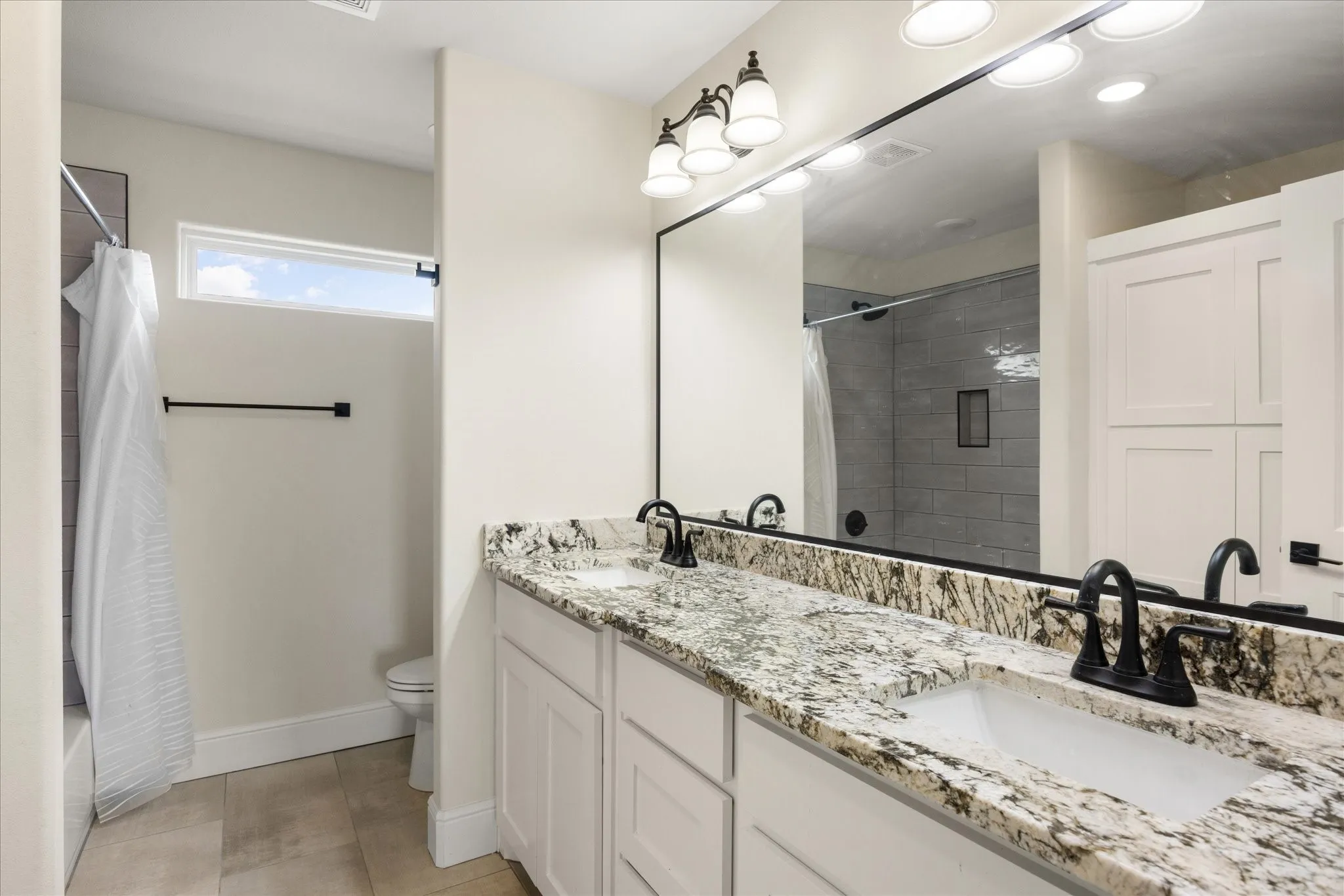 Single Family Residence For Sale in Somervell County , 178 Valley View Street, Glen Rose, Texas 76043, 5 Bedroom, 3 Bathroom, 2 Garage spaces, 2,580 Sqft, built in 2021, New Construction - Incomplete, mls#21211039, Real Estate Agent in Glen Rose, Homes For Sale in Somervell county, Homes For Sale in Glen Rose, Realtor in Glen Rose Texas, Real Estate Brokerage Independent Realty Texas, Luminita Cordes Realtor