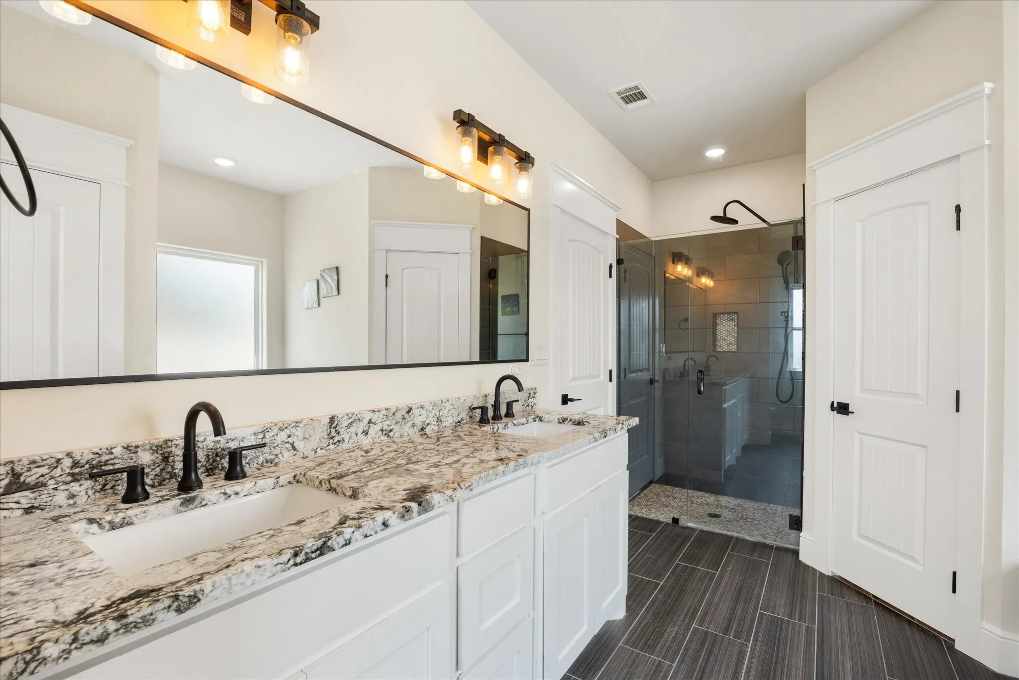 Single Family Residence For Sale in Somervell County , 178 Valley View Street, Glen Rose, Texas 76043, 5 Bedroom, 3 Bathroom, 2 Garage spaces, 2,580 Sqft, built in 2021, New Construction - Incomplete, mls#21211039, Real Estate Agent in Glen Rose, Homes For Sale in Somervell county, Homes For Sale in Glen Rose, Realtor in Glen Rose Texas, Real Estate Brokerage Independent Realty Texas, Luminita Cordes Realtor