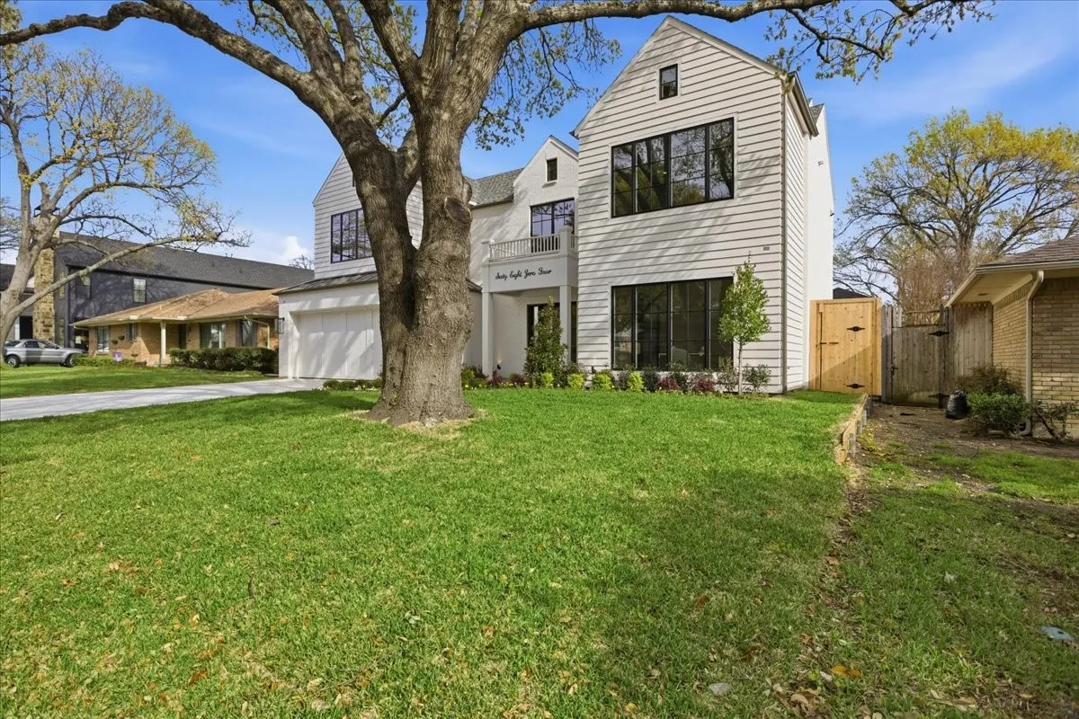 Single Family Residence For Sale in Dallas County , 6804 Santa Maria Lane, Dallas, Texas 75214, 5 Bedroom, 6 Bathroom, 2 Garage spaces, 5,077 Sqft, built in 2025, New Construction - Complete, mls#21187064, Real Estate Agent in Dallas, Homes For Sale in Dallas county, Homes For Sale in Dallas, Realtor in Dallas Texas, Real Estate Brokerage Independent Realty Texas, Luminita Cordes Realtor