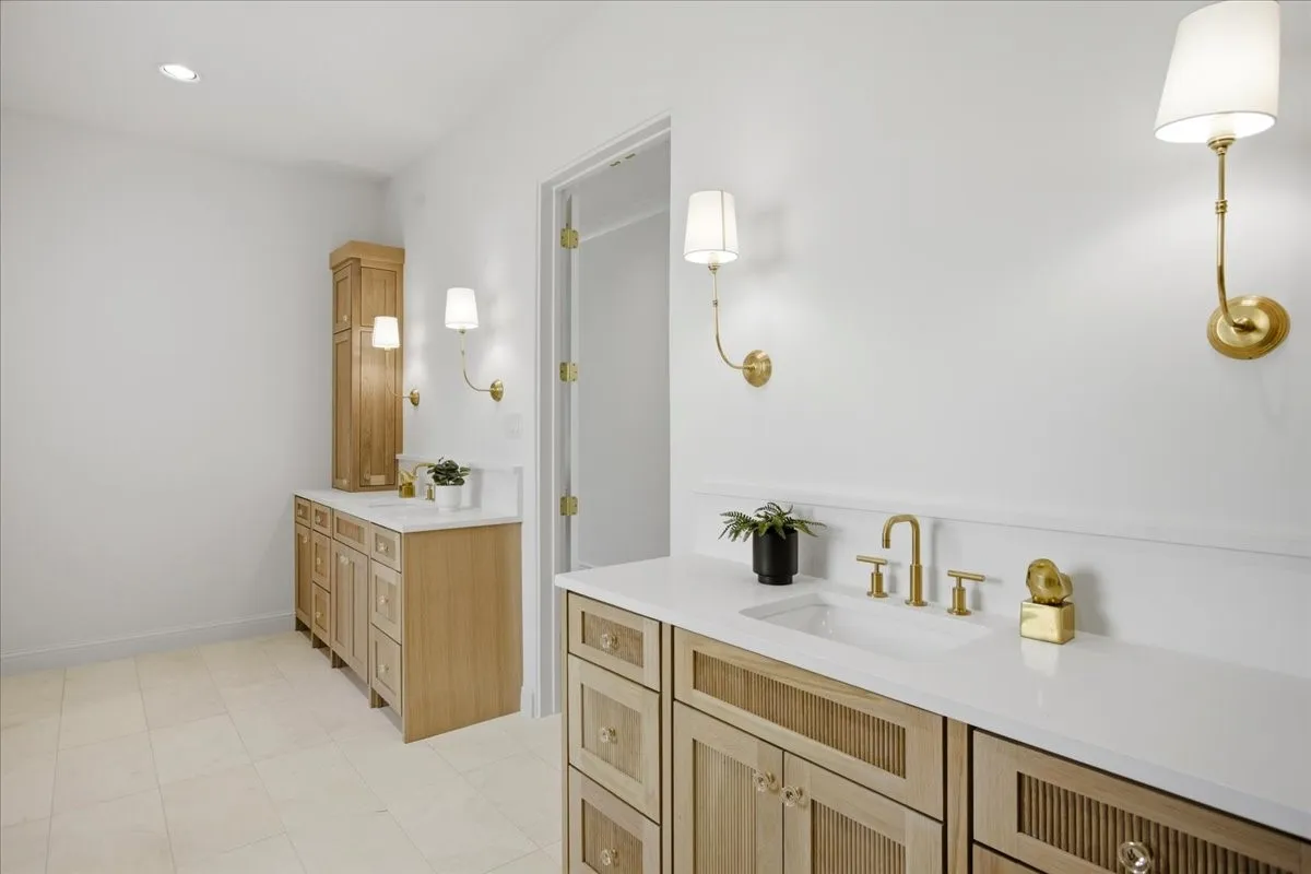 Single Family Residence For Sale in Dallas County , 6804 Santa Maria Lane, Dallas, Texas 75214, 5 Bedroom, 6 Bathroom, 2 Garage spaces, 5,077 Sqft, built in 2025, New Construction - Complete, mls#21187064, Real Estate Agent in Dallas, Homes For Sale in Dallas county, Homes For Sale in Dallas, Realtor in Dallas Texas, Real Estate Brokerage Independent Realty Texas, Luminita Cordes Realtor