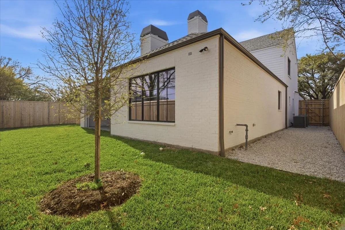 Single Family Residence For Sale in Dallas County , 6804 Santa Maria Lane, Dallas, Texas 75214, 5 Bedroom, 6 Bathroom, 2 Garage spaces, 5,077 Sqft, built in 2025, New Construction - Complete, mls#21187064, Real Estate Agent in Dallas, Homes For Sale in Dallas county, Homes For Sale in Dallas, Realtor in Dallas Texas, Real Estate Brokerage Independent Realty Texas, Luminita Cordes Realtor