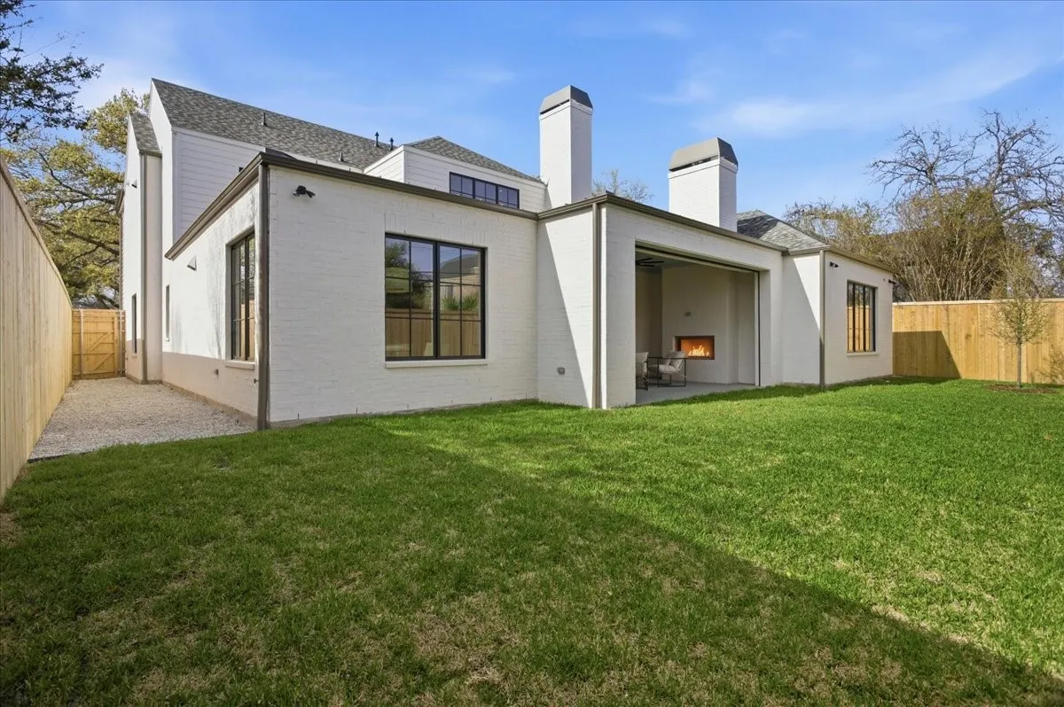 Single Family Residence For Sale in Dallas County , 6804 Santa Maria Lane, Dallas, Texas 75214, 5 Bedroom, 6 Bathroom, 2 Garage spaces, 5,077 Sqft, built in 2025, New Construction - Complete, mls#21187064, Real Estate Agent in Dallas, Homes For Sale in Dallas county, Homes For Sale in Dallas, Realtor in Dallas Texas, Real Estate Brokerage Independent Realty Texas, Luminita Cordes Realtor