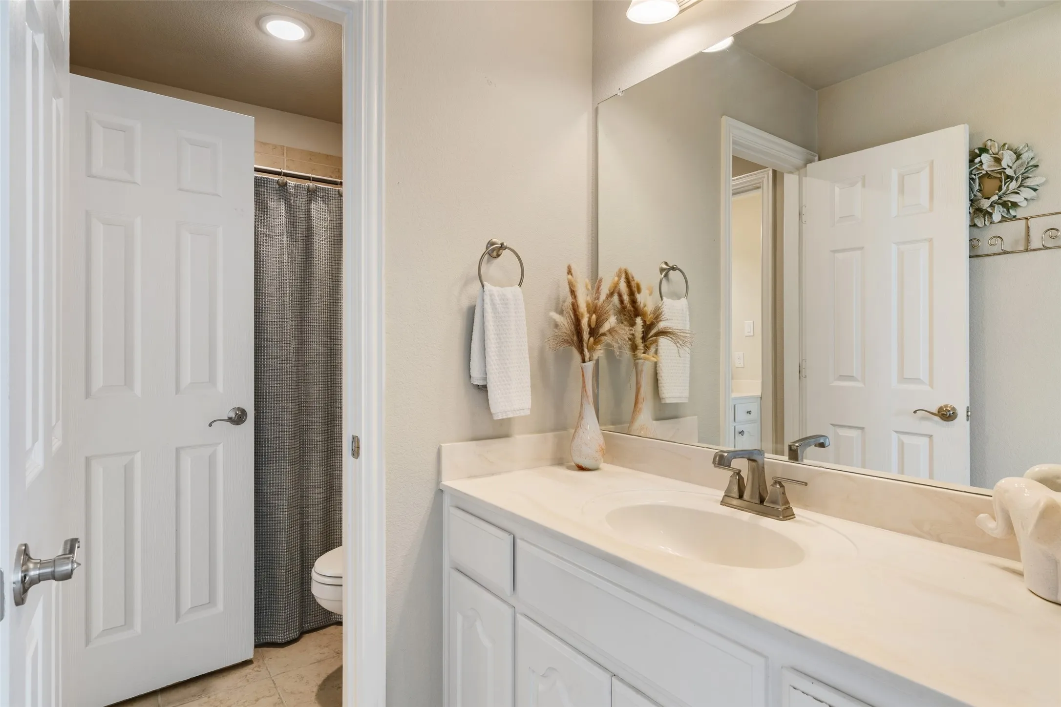 Jack n Jill Bath in between Beds 4 & 5