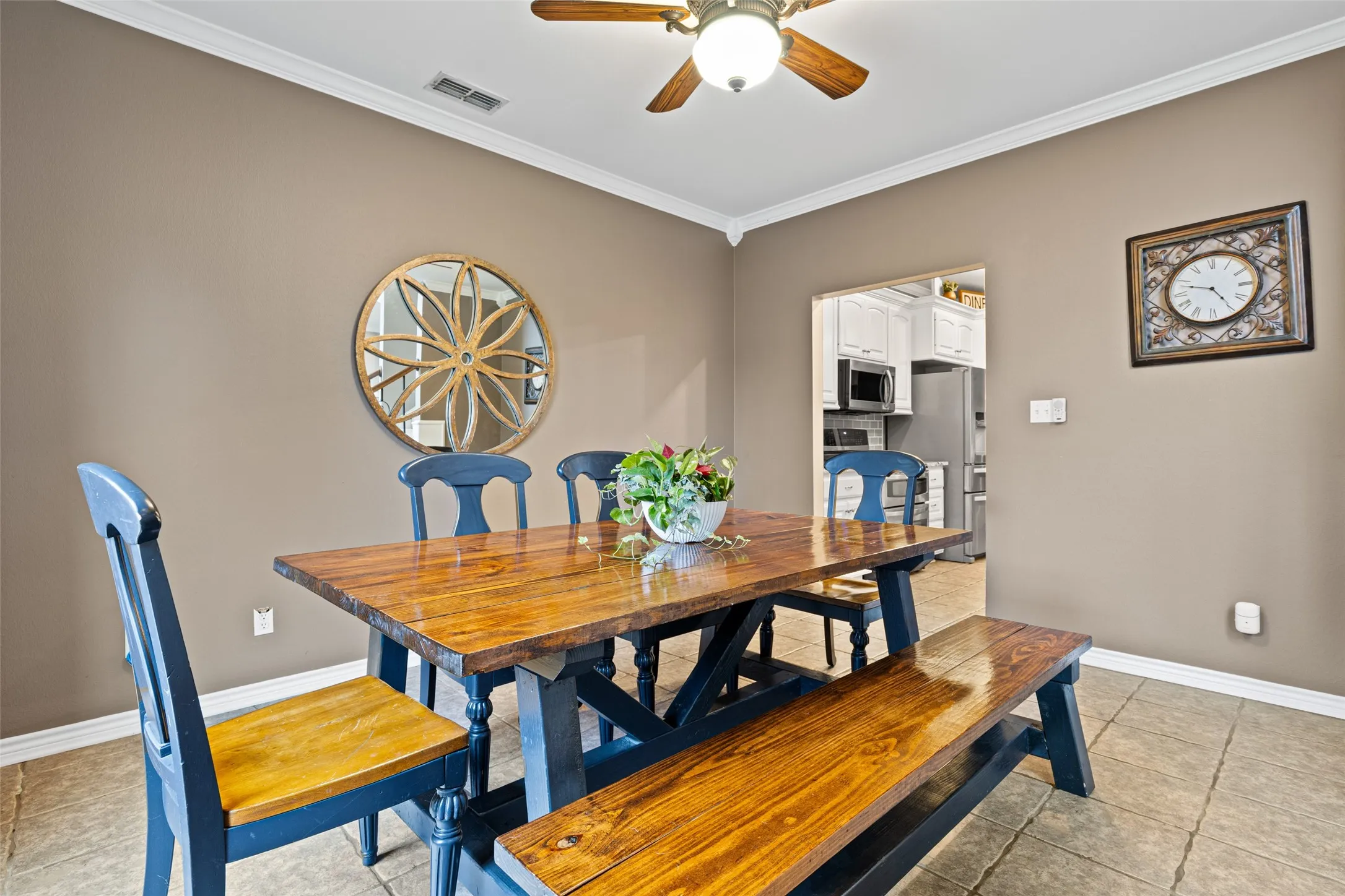 Single Family Residence For Sale in Harrison County , 210 Whistler, Hallsville, Texas 75650, 4 Bedroom, 4 Bathroom, 3 Garage spaces, 2,732 Sqft, built in 2004, mls#21211197, Real Estate Agent in Hallsville, Homes For Sale in Harrison county, Homes For Sale in Hallsville, Realtor in Hallsville Texas, Real Estate Brokerage Independent Realty Texas, Luminita Cordes Realtor