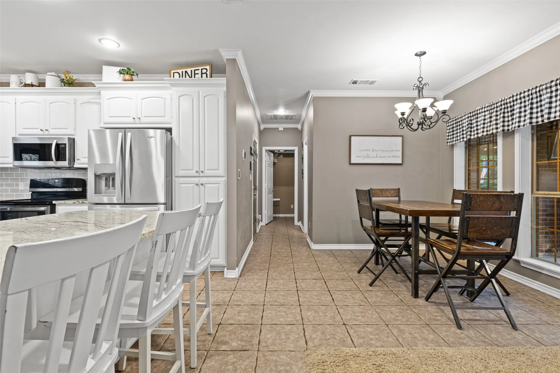 Single Family Residence For Sale in Harrison County , 210 Whistler, Hallsville, Texas 75650, 4 Bedroom, 4 Bathroom, 3 Garage spaces, 2,732 Sqft, built in 2004, mls#21211197, Real Estate Agent in Hallsville, Homes For Sale in Harrison county, Homes For Sale in Hallsville, Realtor in Hallsville Texas, Real Estate Brokerage Independent Realty Texas, Luminita Cordes Realtor