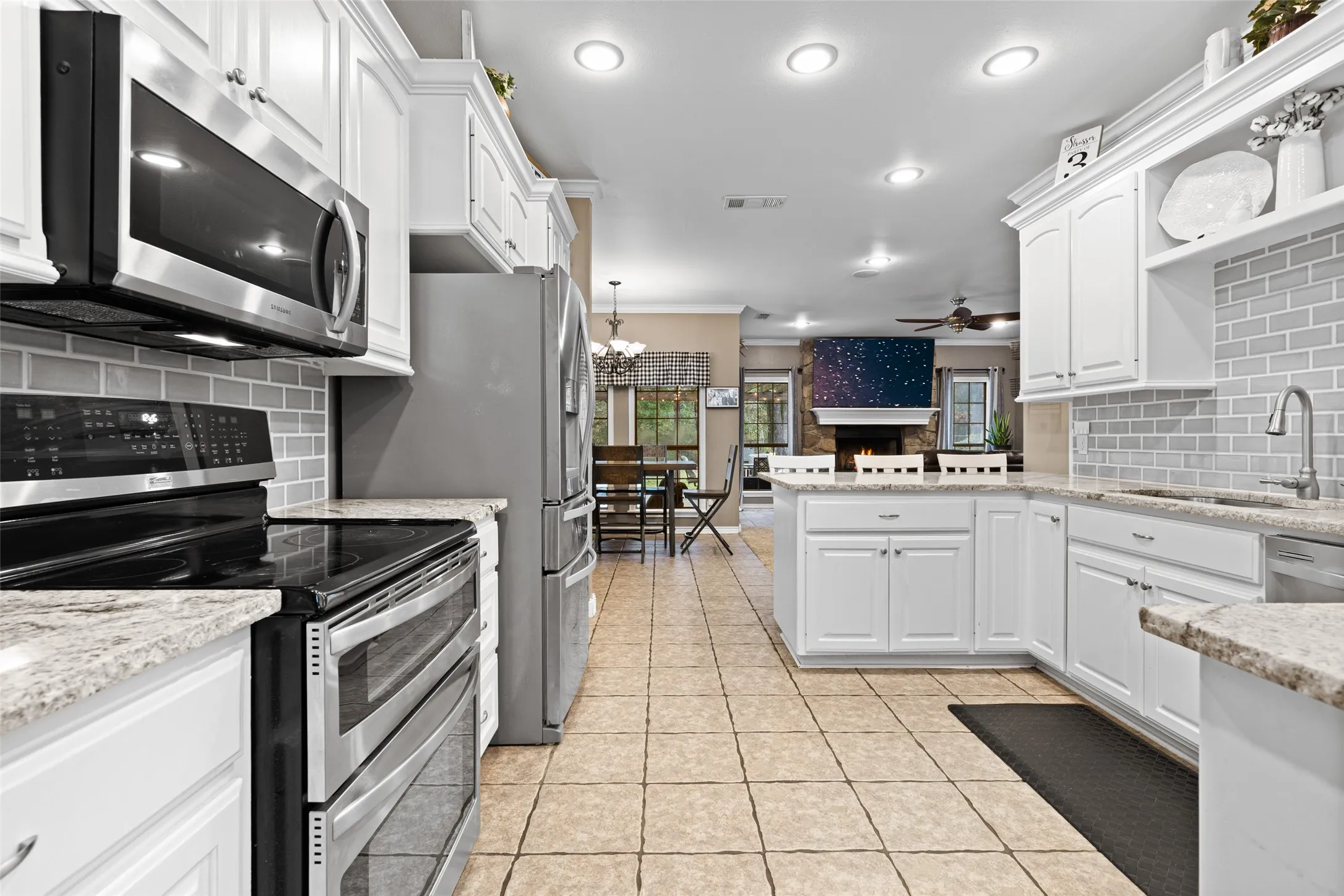 Single Family Residence For Sale in Harrison County , 210 Whistler, Hallsville, Texas 75650, 4 Bedroom, 4 Bathroom, 3 Garage spaces, 2,732 Sqft, built in 2004, mls#21211197, Real Estate Agent in Hallsville, Homes For Sale in Harrison county, Homes For Sale in Hallsville, Realtor in Hallsville Texas, Real Estate Brokerage Independent Realty Texas, Luminita Cordes Realtor