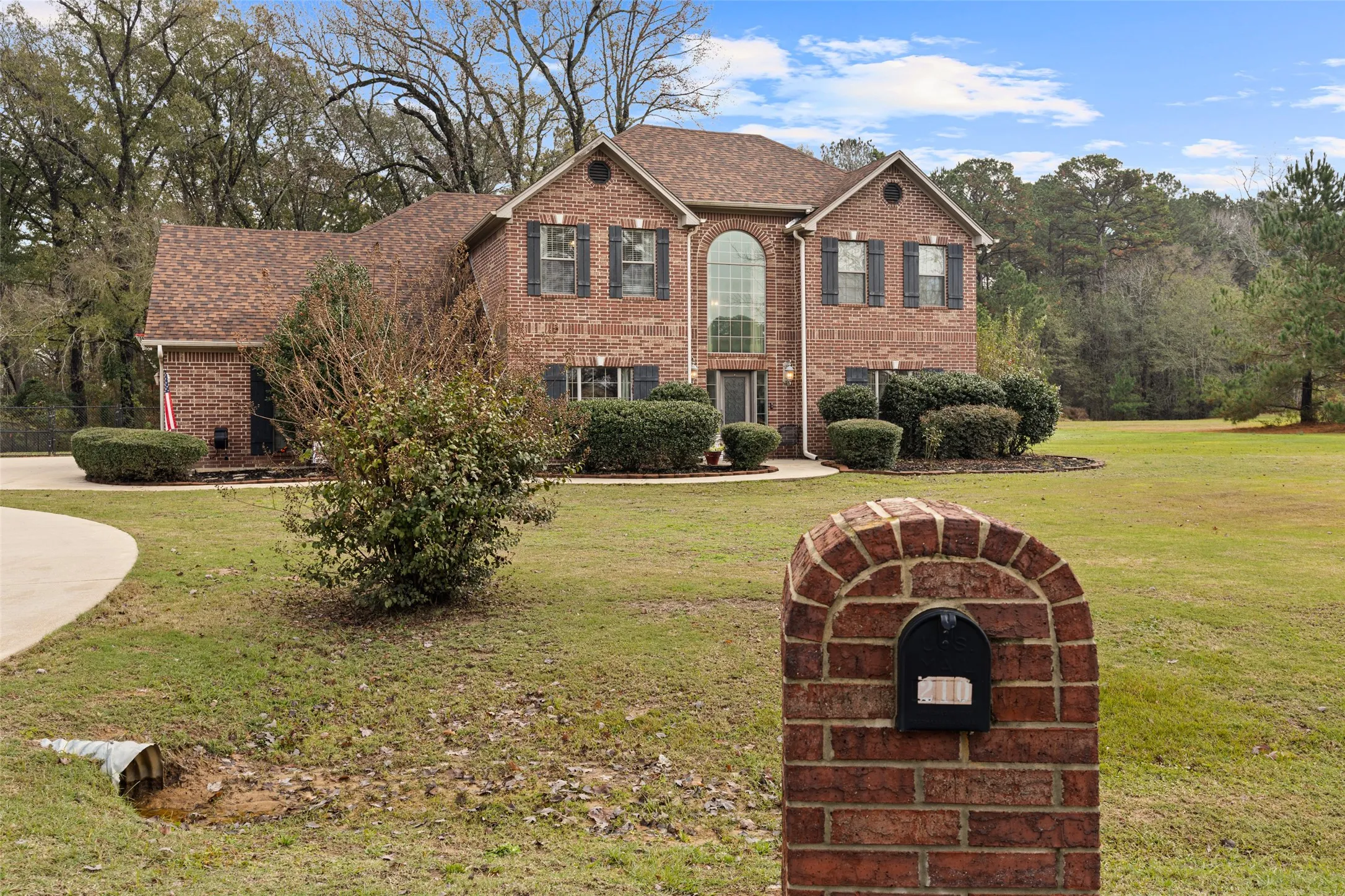 Single Family Residence For Sale in Harrison County , 210 Whistler, Hallsville, Texas 75650, 4 Bedroom, 4 Bathroom, 3 Garage spaces, 2,732 Sqft, built in 2004, mls#21211197, Real Estate Agent in Hallsville, Homes For Sale in Harrison county, Homes For Sale in Hallsville, Realtor in Hallsville Texas, Real Estate Brokerage Independent Realty Texas, Luminita Cordes Realtor