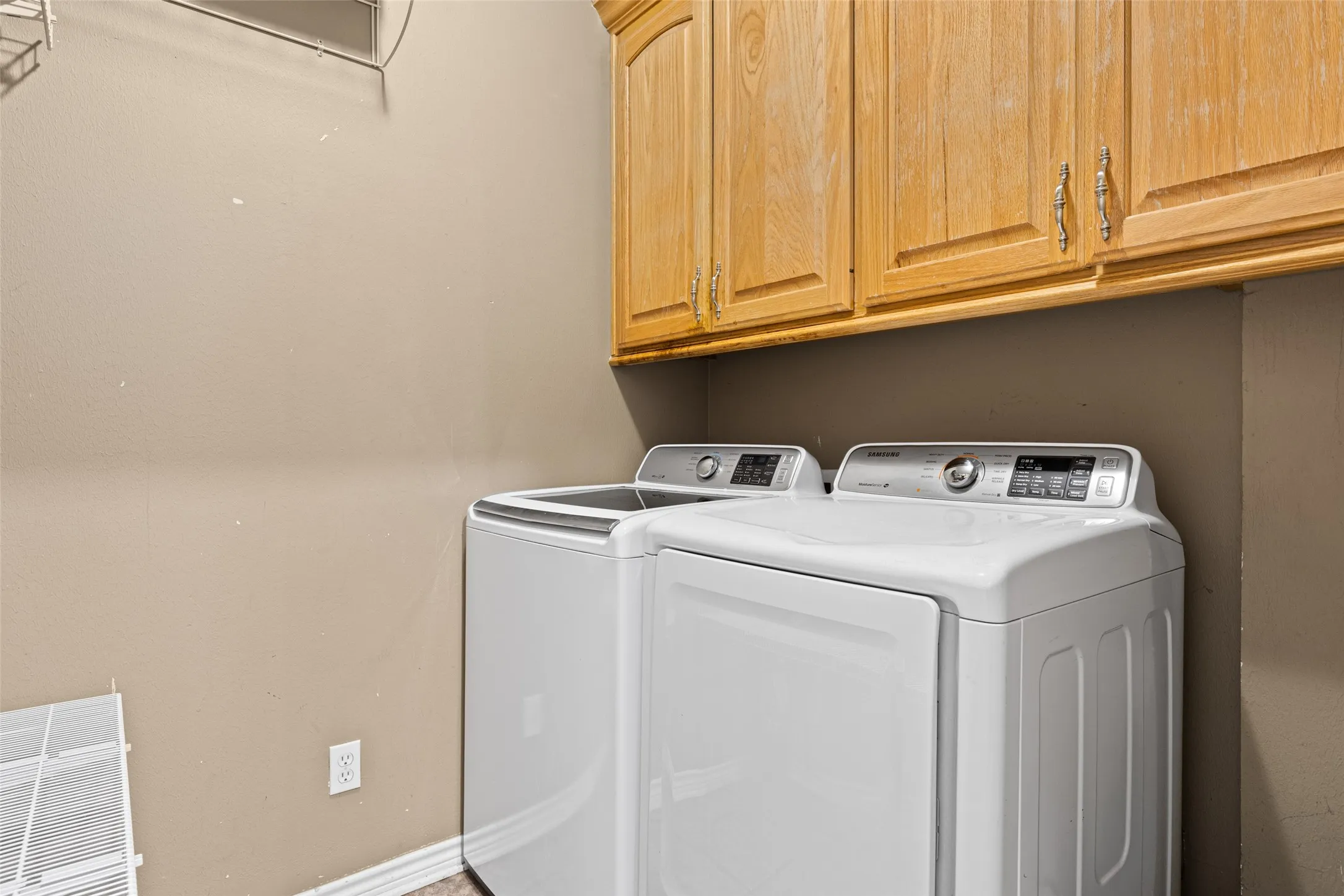 Single Family Residence For Sale in Harrison County , 210 Whistler, Hallsville, Texas 75650, 4 Bedroom, 4 Bathroom, 3 Garage spaces, 2,732 Sqft, built in 2004, mls#21211197, Real Estate Agent in Hallsville, Homes For Sale in Harrison county, Homes For Sale in Hallsville, Realtor in Hallsville Texas, Real Estate Brokerage Independent Realty Texas, Luminita Cordes Realtor