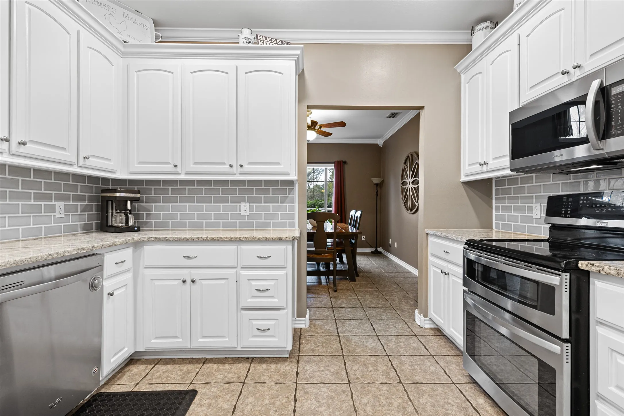 Single Family Residence For Sale in Harrison County , 210 Whistler, Hallsville, Texas 75650, 4 Bedroom, 4 Bathroom, 3 Garage spaces, 2,732 Sqft, built in 2004, mls#21211197, Real Estate Agent in Hallsville, Homes For Sale in Harrison county, Homes For Sale in Hallsville, Realtor in Hallsville Texas, Real Estate Brokerage Independent Realty Texas, Luminita Cordes Realtor