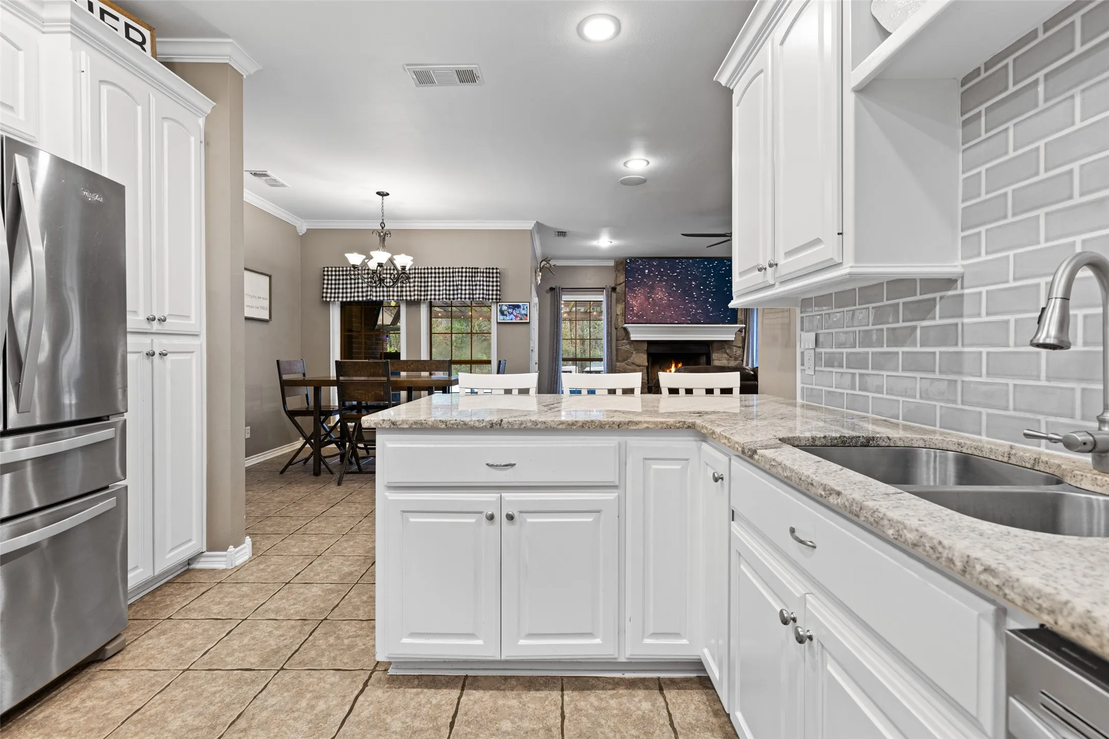 Single Family Residence For Sale in Harrison County , 210 Whistler, Hallsville, Texas 75650, 4 Bedroom, 4 Bathroom, 3 Garage spaces, 2,732 Sqft, built in 2004, mls#21211197, Real Estate Agent in Hallsville, Homes For Sale in Harrison county, Homes For Sale in Hallsville, Realtor in Hallsville Texas, Real Estate Brokerage Independent Realty Texas, Luminita Cordes Realtor