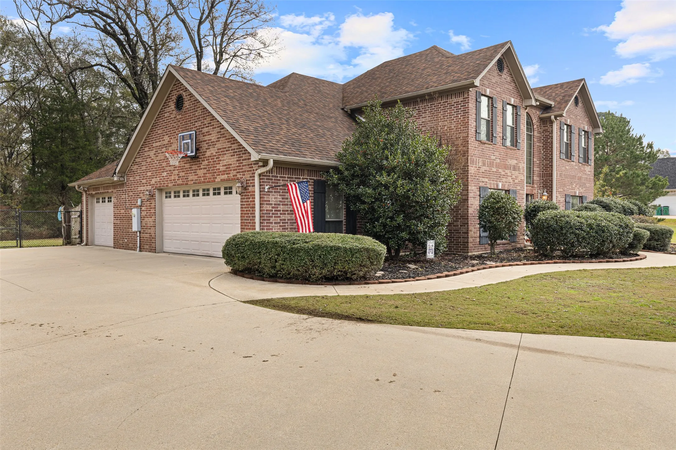 Single Family Residence For Sale in Harrison County , 210 Whistler, Hallsville, Texas 75650, 4 Bedroom, 4 Bathroom, 3 Garage spaces, 2,732 Sqft, built in 2004, mls#21211197, Real Estate Agent in Hallsville, Homes For Sale in Harrison county, Homes For Sale in Hallsville, Realtor in Hallsville Texas, Real Estate Brokerage Independent Realty Texas, Luminita Cordes Realtor