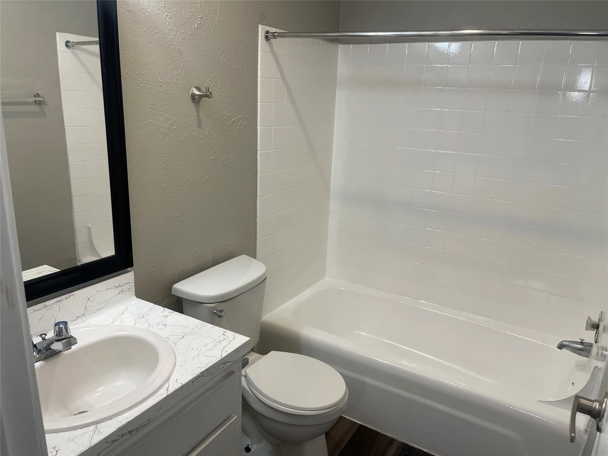 Apartment For Rent in Dallas County , 3300 Edgewood Drive, Garland, Texas 75042, 2 Bedroom, 2 Bathroom, Garage spaces, 1,008 Sqft, built in 1969, mls#21211237, Real Estate Agent in Garland, Homes For Rent in Dallas county, Homes For Rent in Garland, Realtor in Garland Texas, Real Estate Brokerage Independent Realty Texas, Luminita Cordes Realtor