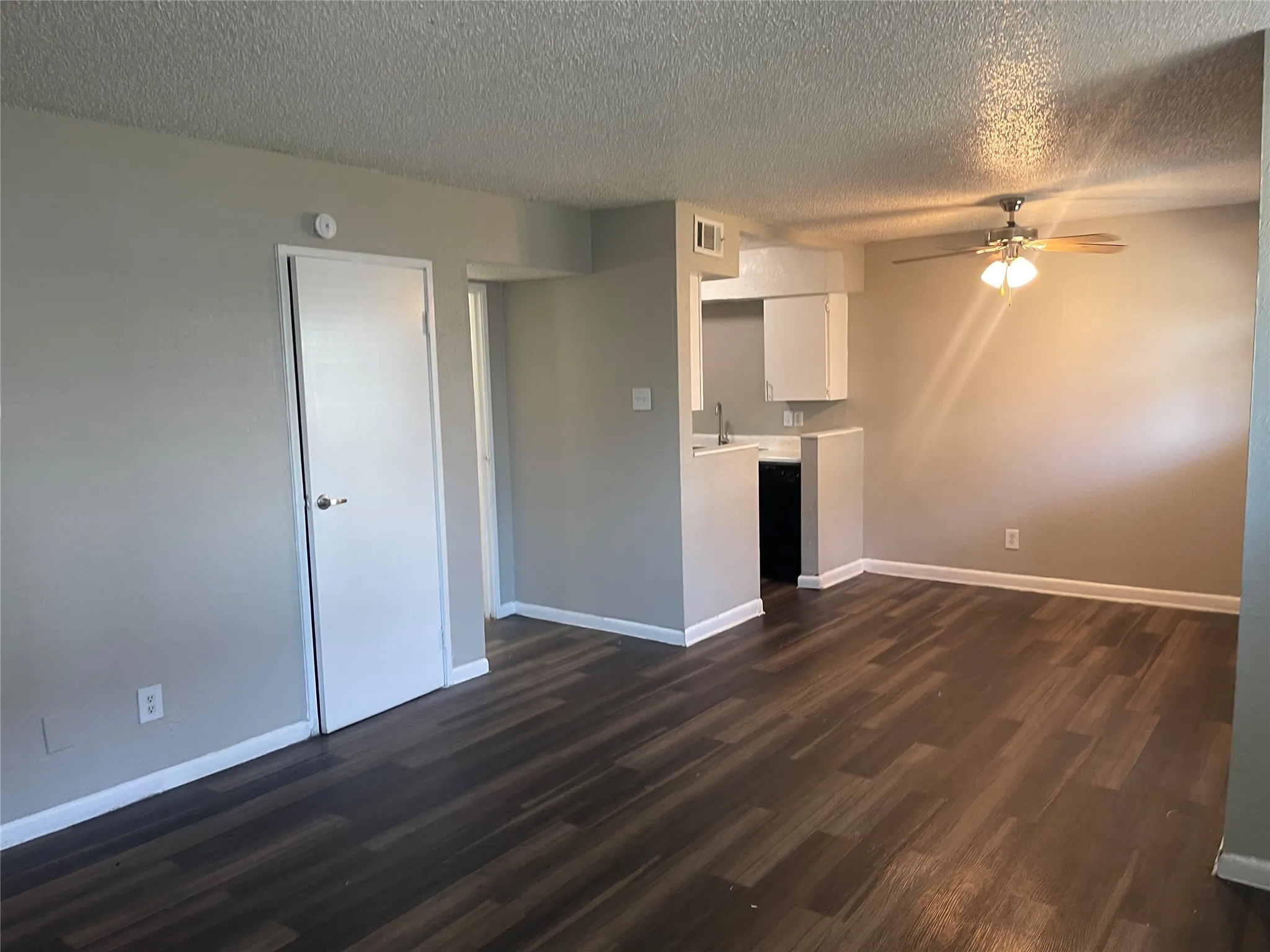 Apartment For Rent in Dallas County , 3300 Edgewood Drive, Garland, Texas 75042, 2 Bedroom, 2 Bathroom, Garage spaces, 1,008 Sqft, built in 1969, mls#21211237, Real Estate Agent in Garland, Homes For Rent in Dallas county, Homes For Rent in Garland, Realtor in Garland Texas, Real Estate Brokerage Independent Realty Texas, Luminita Cordes Realtor
