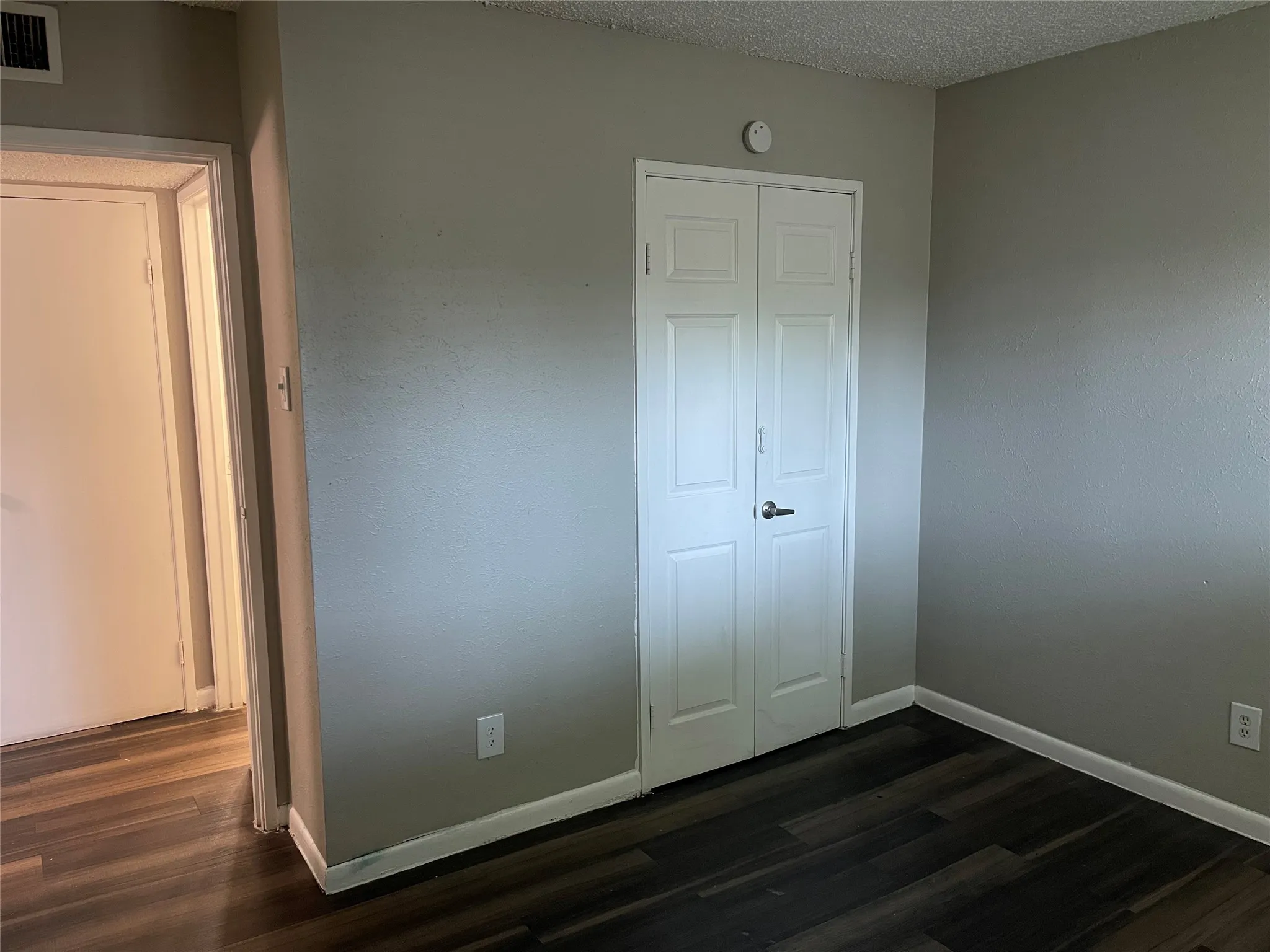 Apartment For Rent in Dallas County , 3300 Edgewood Drive, Garland, Texas 75042, 2 Bedroom, 2 Bathroom, Garage spaces, 1,008 Sqft, built in 1969, mls#21211237, Real Estate Agent in Garland, Homes For Rent in Dallas county, Homes For Rent in Garland, Realtor in Garland Texas, Real Estate Brokerage Independent Realty Texas, Luminita Cordes Realtor