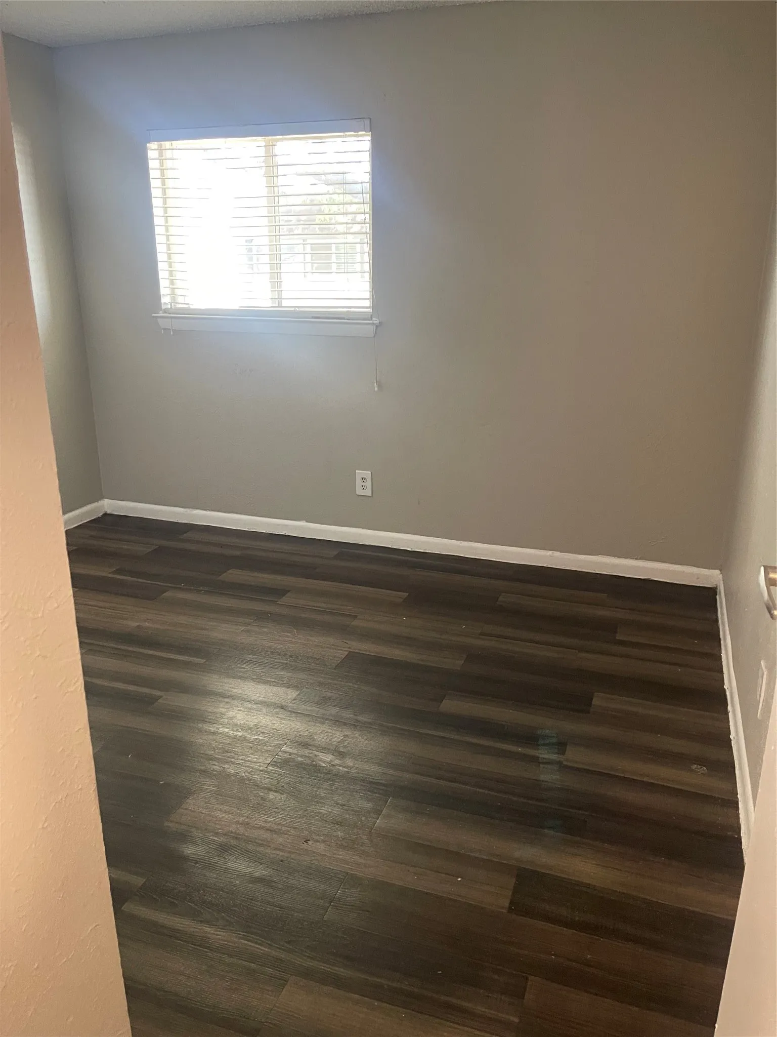 Apartment For Rent in Dallas County , 3300 Edgewood Drive, Garland, Texas 75042, 2 Bedroom, 2 Bathroom, Garage spaces, 1,008 Sqft, built in 1969, mls#21211237, Real Estate Agent in Garland, Homes For Rent in Dallas county, Homes For Rent in Garland, Realtor in Garland Texas, Real Estate Brokerage Independent Realty Texas, Luminita Cordes Realtor