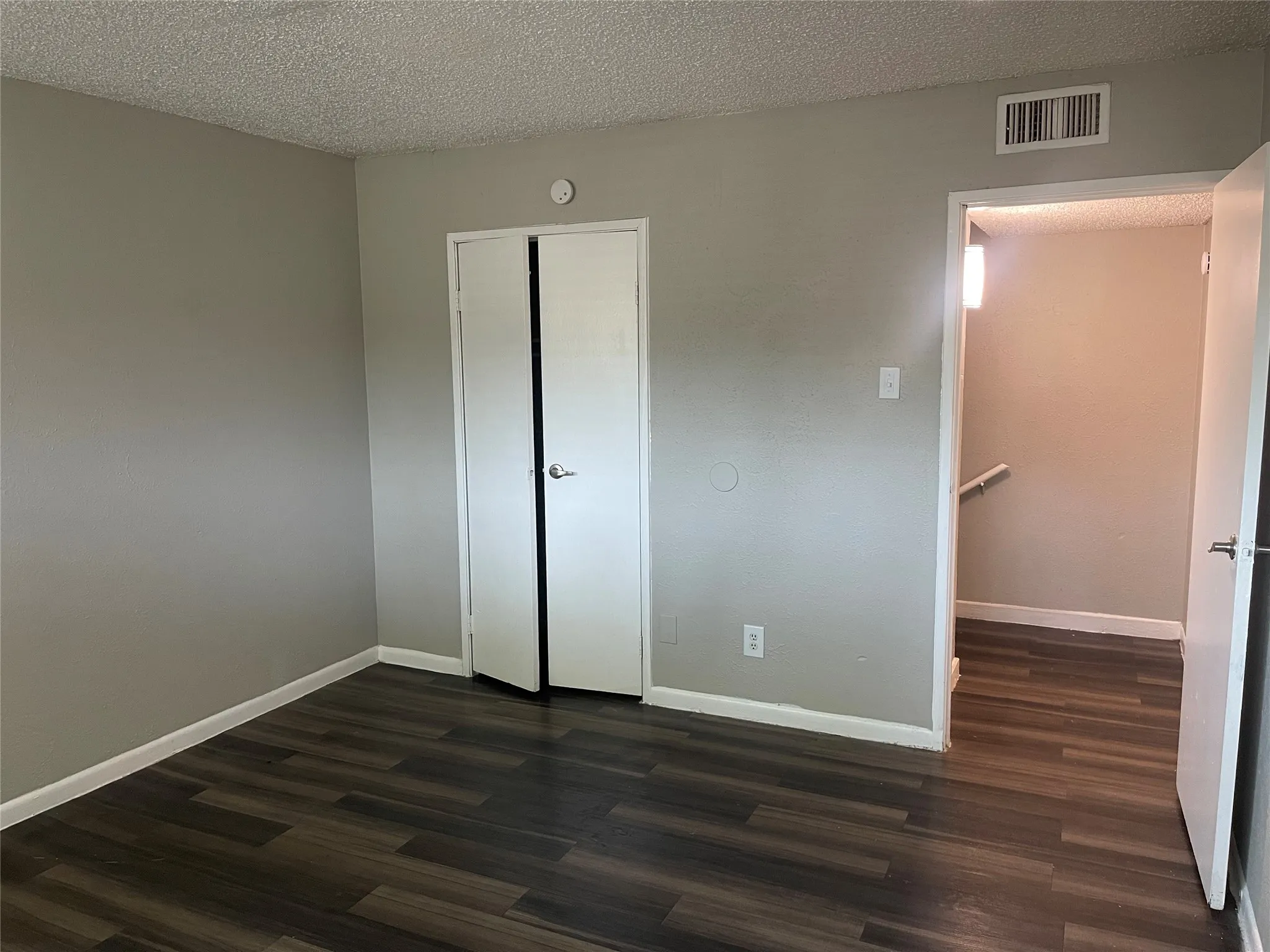 Apartment For Rent in Dallas County , 3300 Edgewood Drive, Garland, Texas 75042, 2 Bedroom, 2 Bathroom, Garage spaces, 1,008 Sqft, built in 1969, mls#21211237, Real Estate Agent in Garland, Homes For Rent in Dallas county, Homes For Rent in Garland, Realtor in Garland Texas, Real Estate Brokerage Independent Realty Texas, Luminita Cordes Realtor