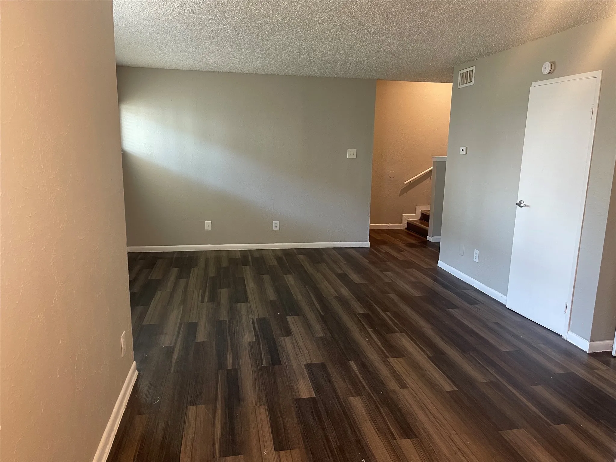Apartment For Rent in Dallas County , 3300 Edgewood Drive, Garland, Texas 75042, 2 Bedroom, 2 Bathroom, Garage spaces, 1,008 Sqft, built in 1969, mls#21211237, Real Estate Agent in Garland, Homes For Rent in Dallas county, Homes For Rent in Garland, Realtor in Garland Texas, Real Estate Brokerage Independent Realty Texas, Luminita Cordes Realtor