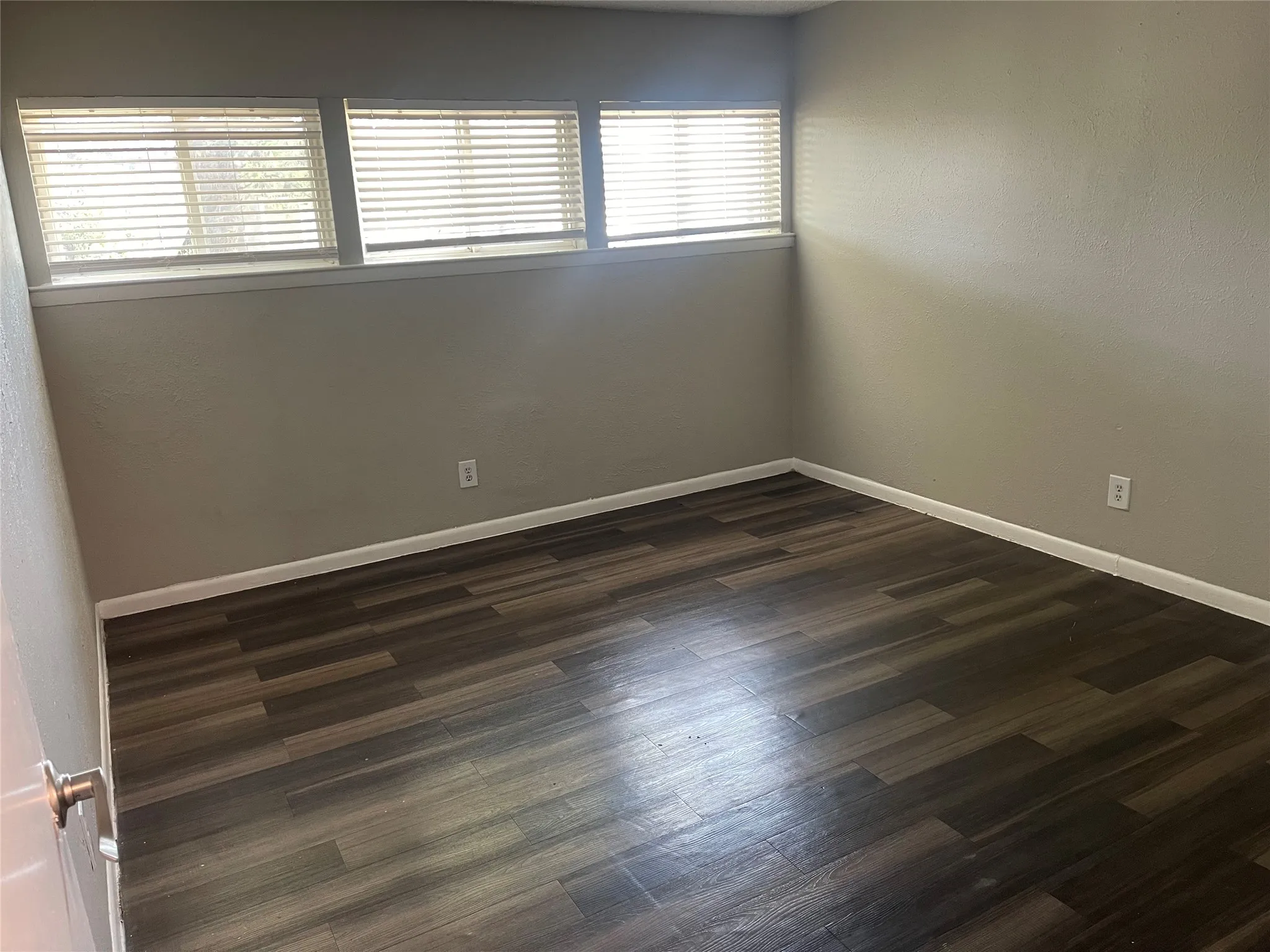 Apartment For Rent in Dallas County , 3300 Edgewood Drive, Garland, Texas 75042, 2 Bedroom, 2 Bathroom, Garage spaces, 1,008 Sqft, built in 1969, mls#21211237, Real Estate Agent in Garland, Homes For Rent in Dallas county, Homes For Rent in Garland, Realtor in Garland Texas, Real Estate Brokerage Independent Realty Texas, Luminita Cordes Realtor