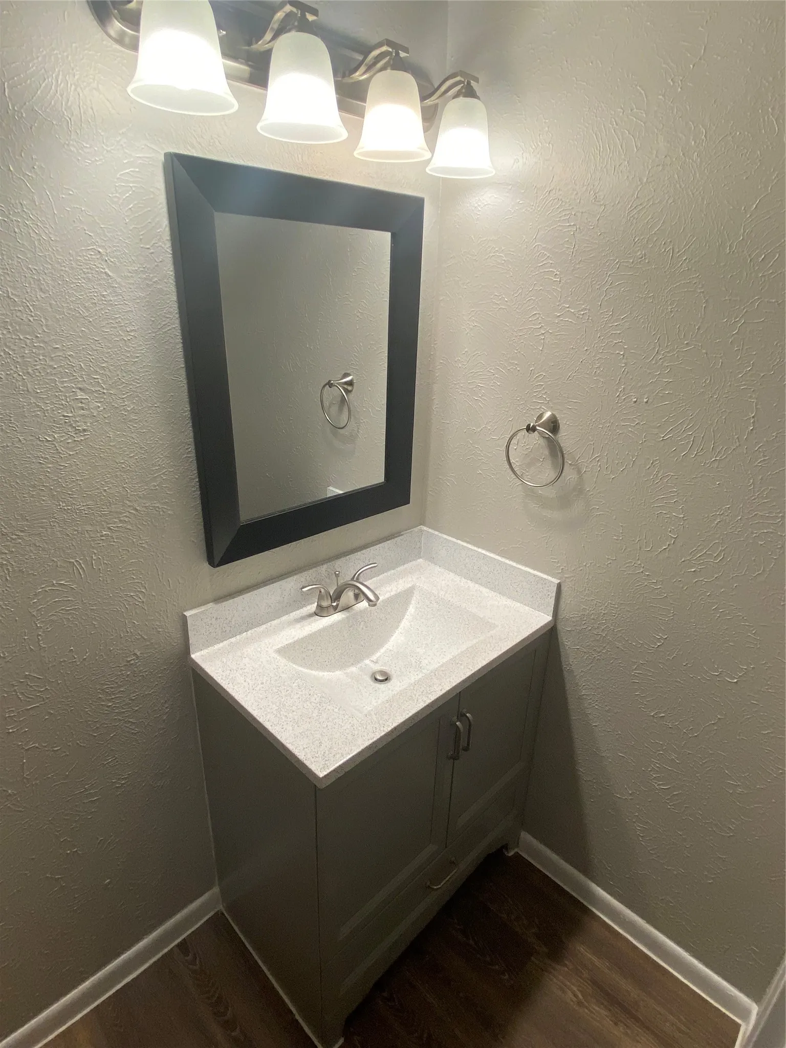 Apartment For Rent in Dallas County , 3300 Edgewood Drive, Garland, Texas 75042, 2 Bedroom, 2 Bathroom, Garage spaces, 1,008 Sqft, built in 1969, mls#21211237, Real Estate Agent in Garland, Homes For Rent in Dallas county, Homes For Rent in Garland, Realtor in Garland Texas, Real Estate Brokerage Independent Realty Texas, Luminita Cordes Realtor