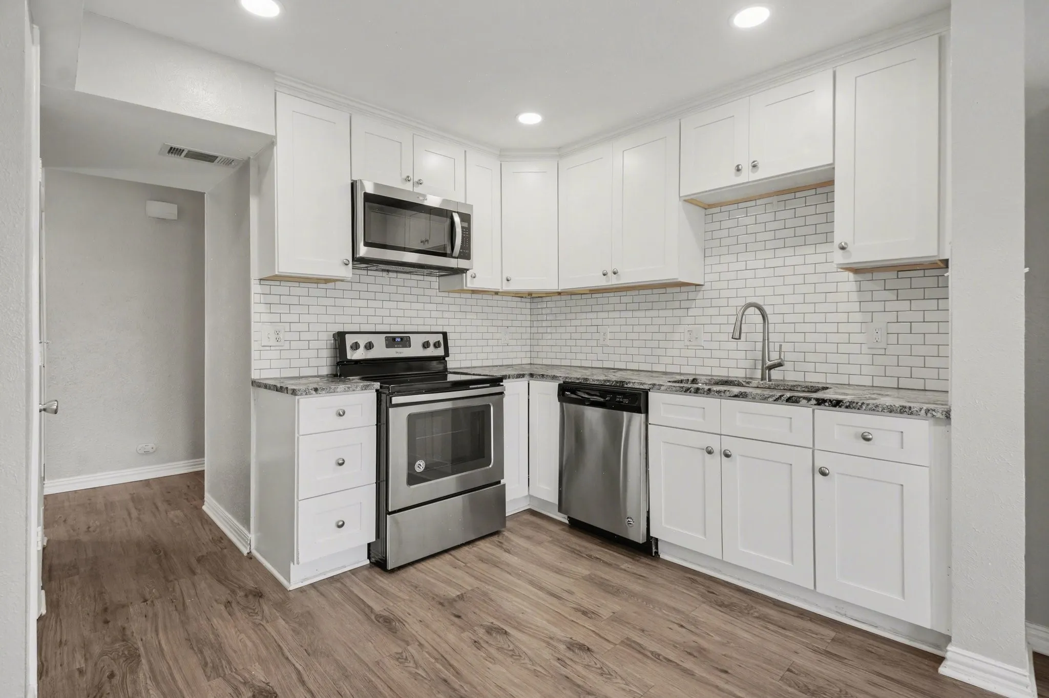 Single Family Residence For Sale in Denton County , 2014 Danley Court, Flower Mound, Texas 75028, 3 Bedroom, 3 Bathroom, 2 Garage spaces, 1,740 Sqft, built in 1978, Preowned, mls#21211235, Real Estate Agent in Flower Mound, Homes For Sale in Denton county, Homes For Sale in Flower Mound, Realtor in Flower Mound Texas, Real Estate Brokerage Independent Realty Texas, Luminita Cordes Realtor