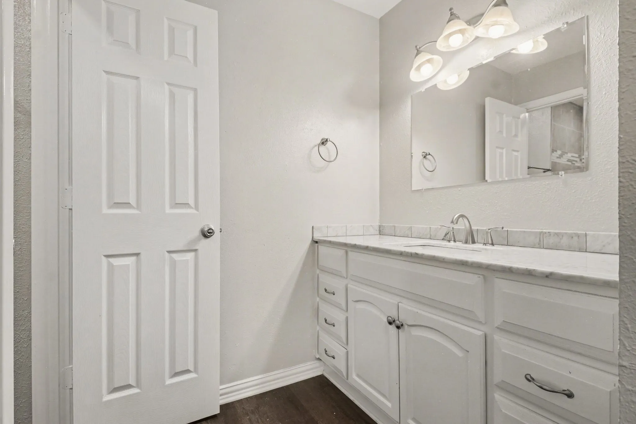 Single Family Residence For Sale in Denton County , 2014 Danley Court, Flower Mound, Texas 75028, 3 Bedroom, 3 Bathroom, 2 Garage spaces, 1,740 Sqft, built in 1978, Preowned, mls#21211235, Real Estate Agent in Flower Mound, Homes For Sale in Denton county, Homes For Sale in Flower Mound, Realtor in Flower Mound Texas, Real Estate Brokerage Independent Realty Texas, Luminita Cordes Realtor