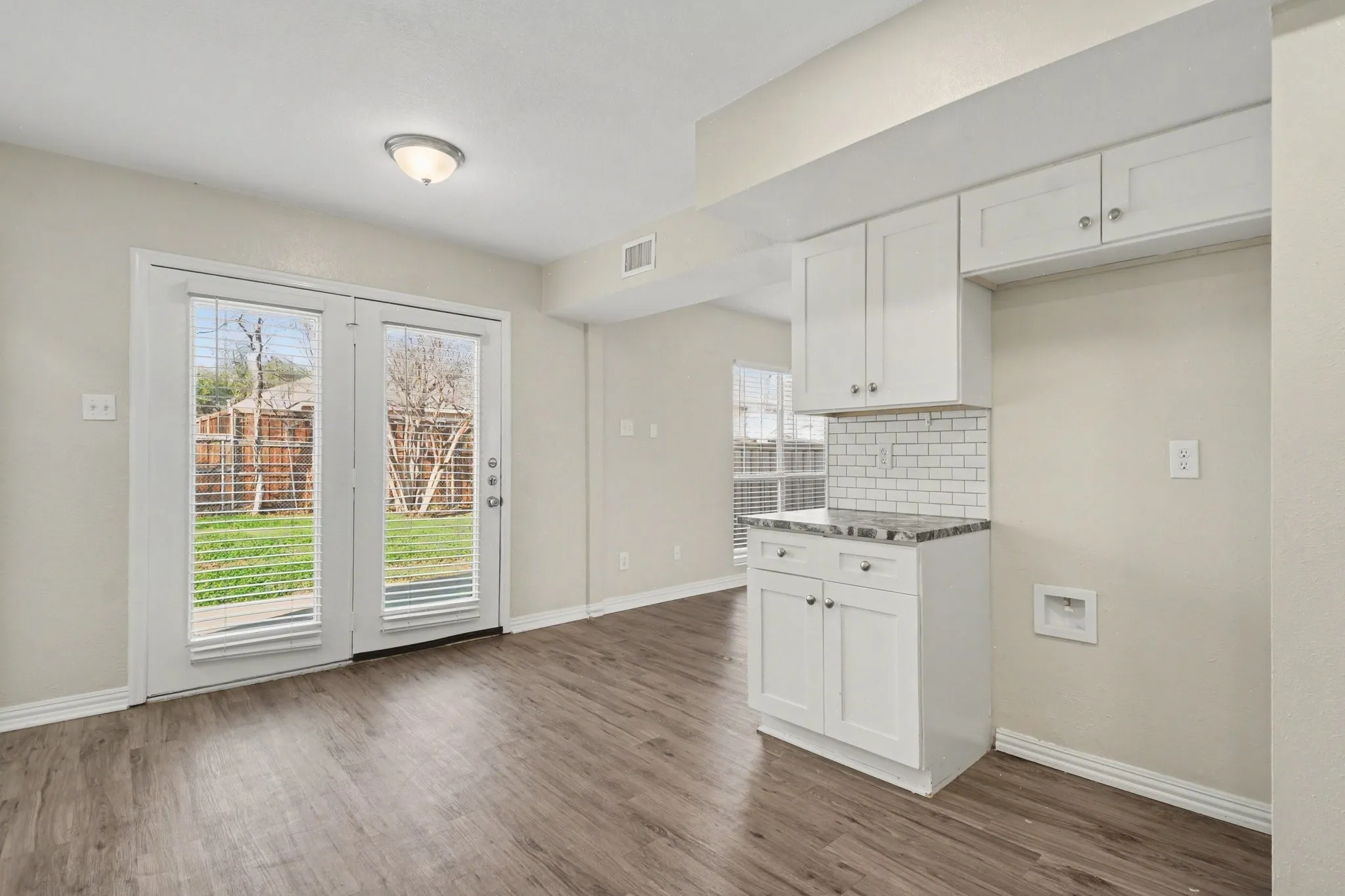 Eat-in Kitchen